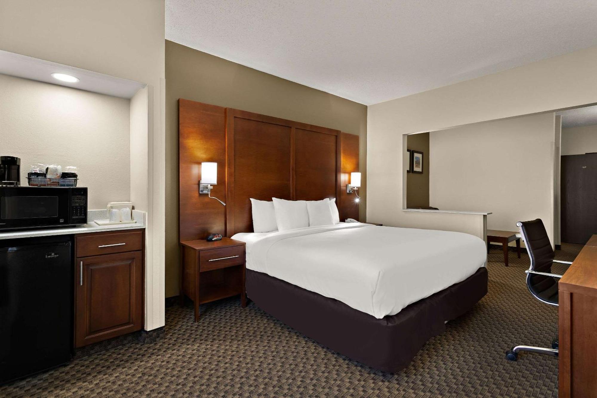 King Suite - Accessible/Non-Smoking