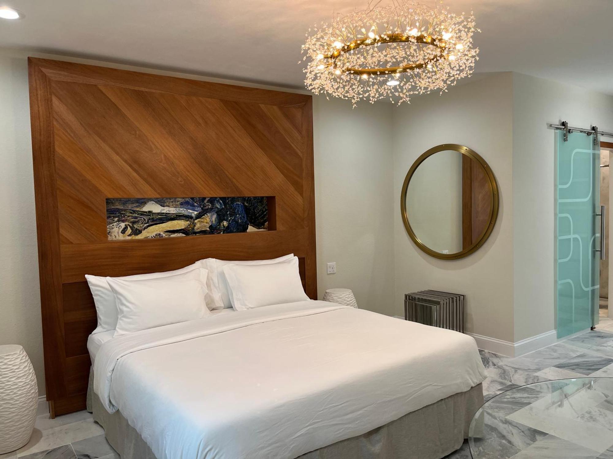 Deluxe King Room,1499533255:JPEG