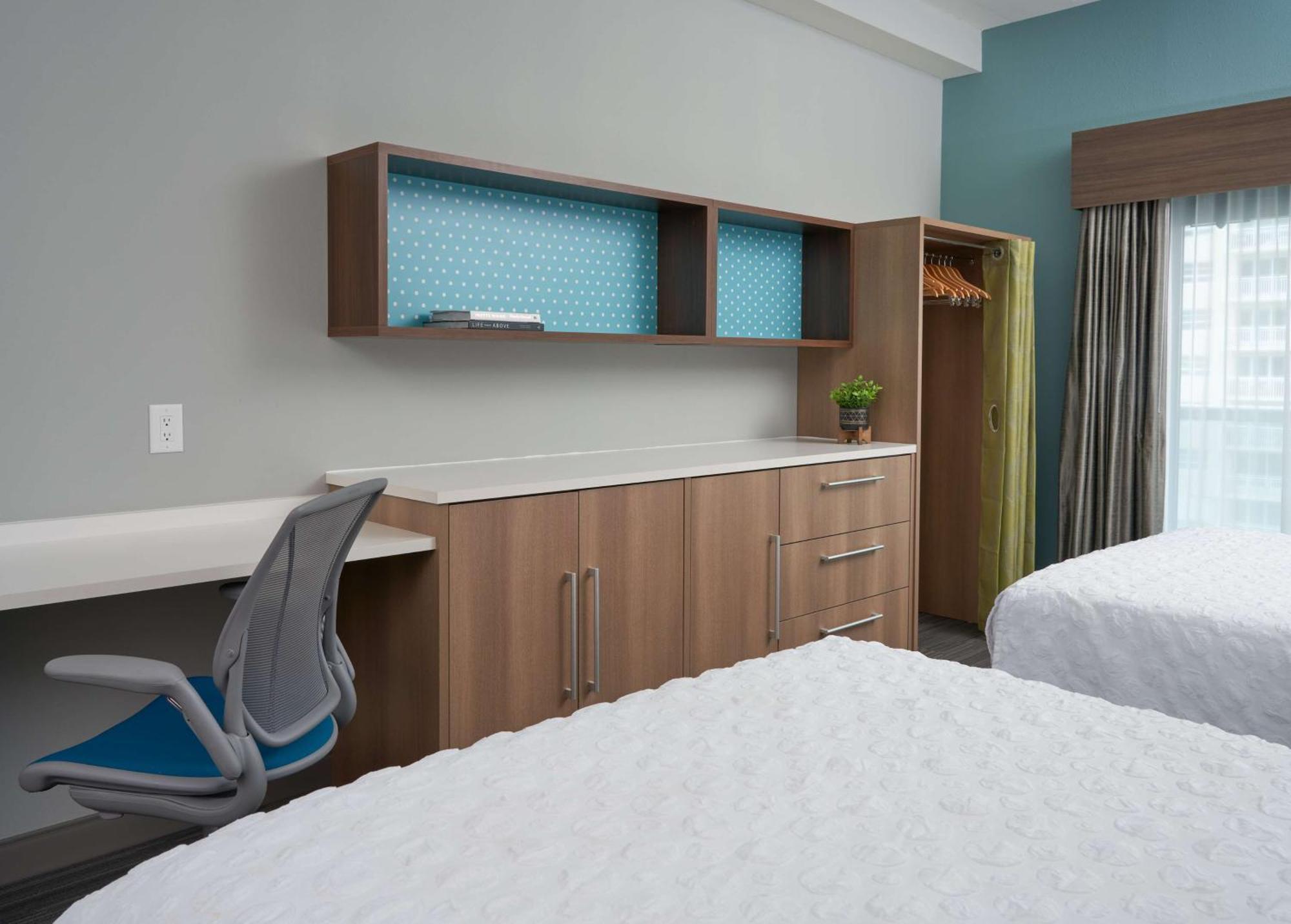 Queen Studio Suite with City View - Non-Smoking