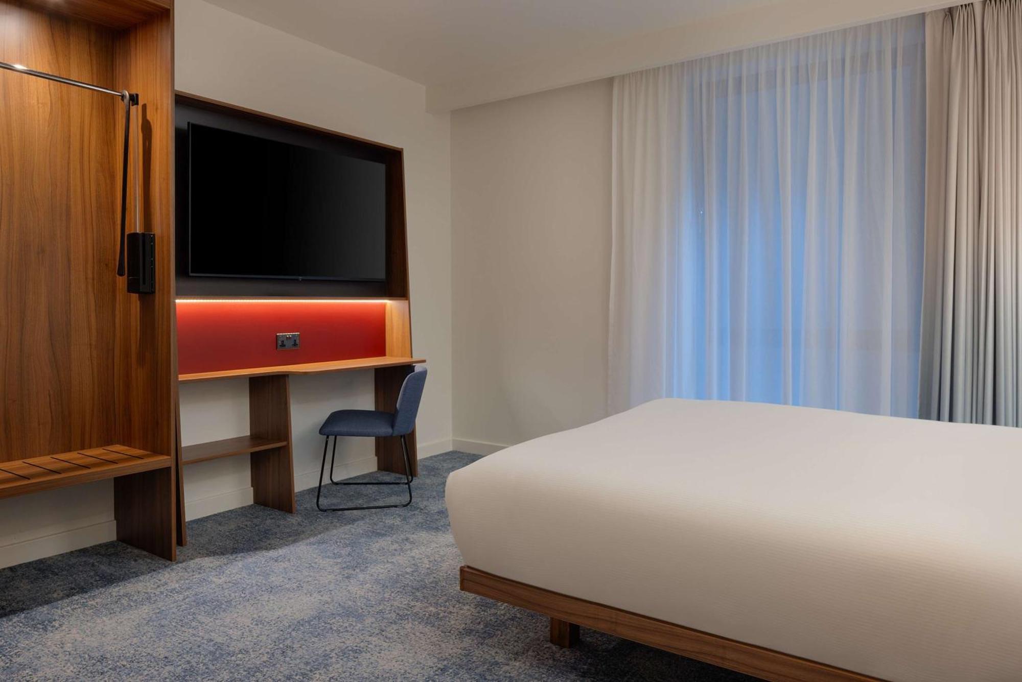 Queen Room Accessible