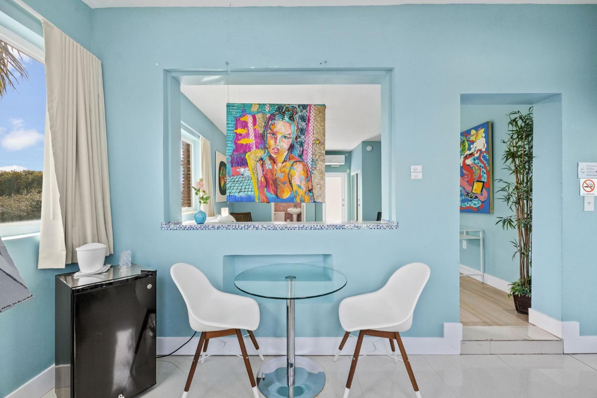 Deluxe Queen Suite