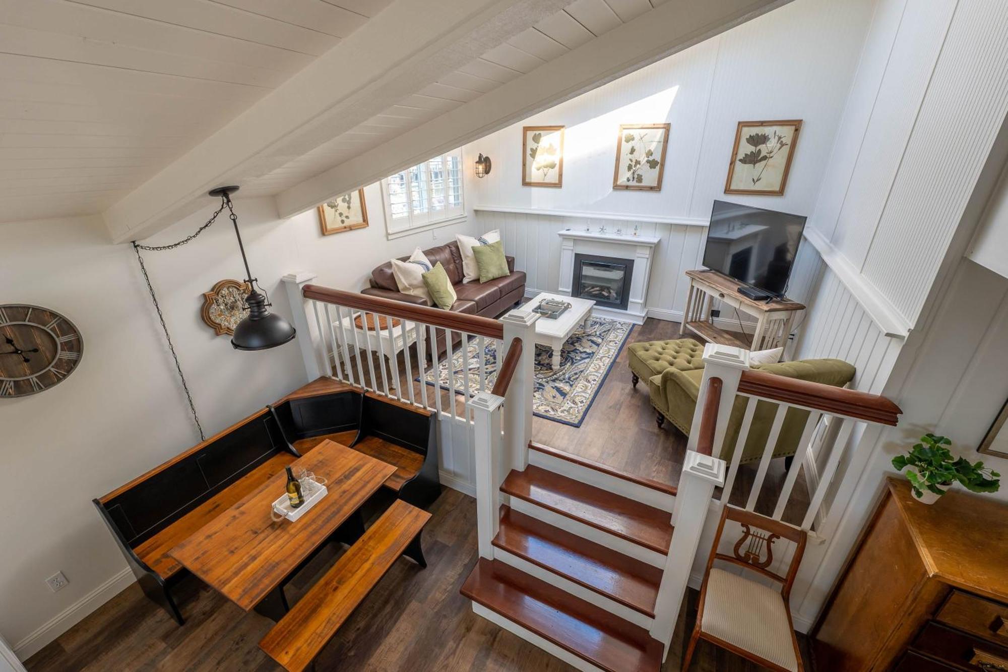 Family Room,1504203961:JPEG