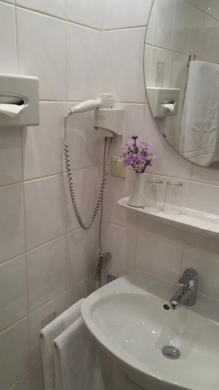 Single Room Shower