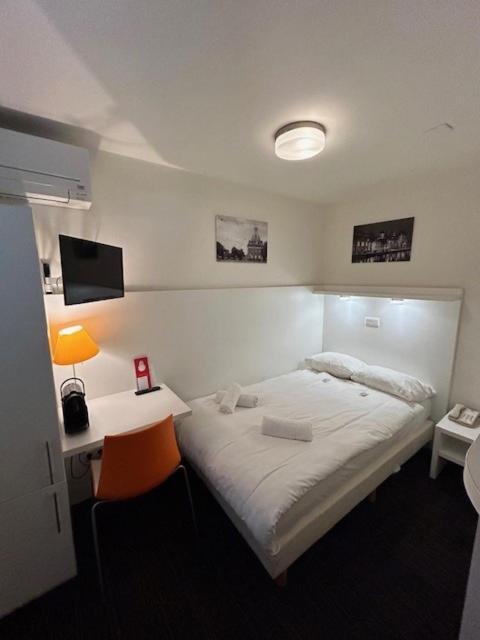 Single Room Souterrain (Bedsize 120 cm) Shared Toilet