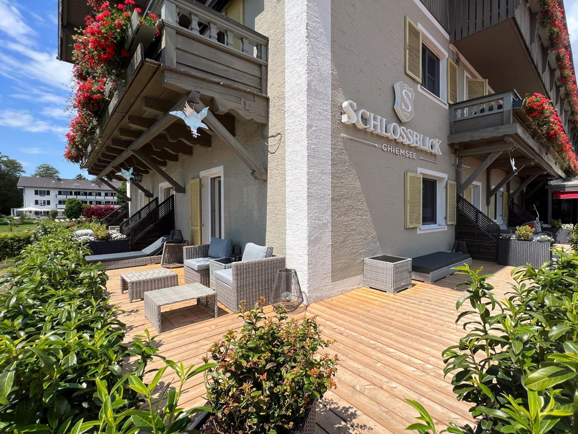 Double or Twin Room terrace lake view
