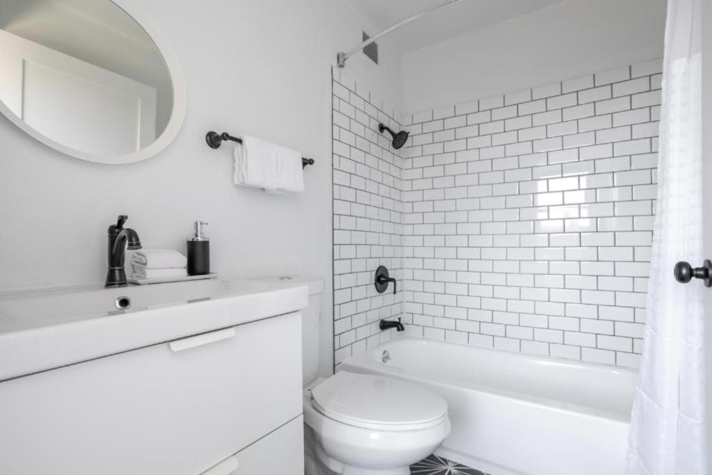 One-Bedroom Apartment with Bay View - Non-Smoking