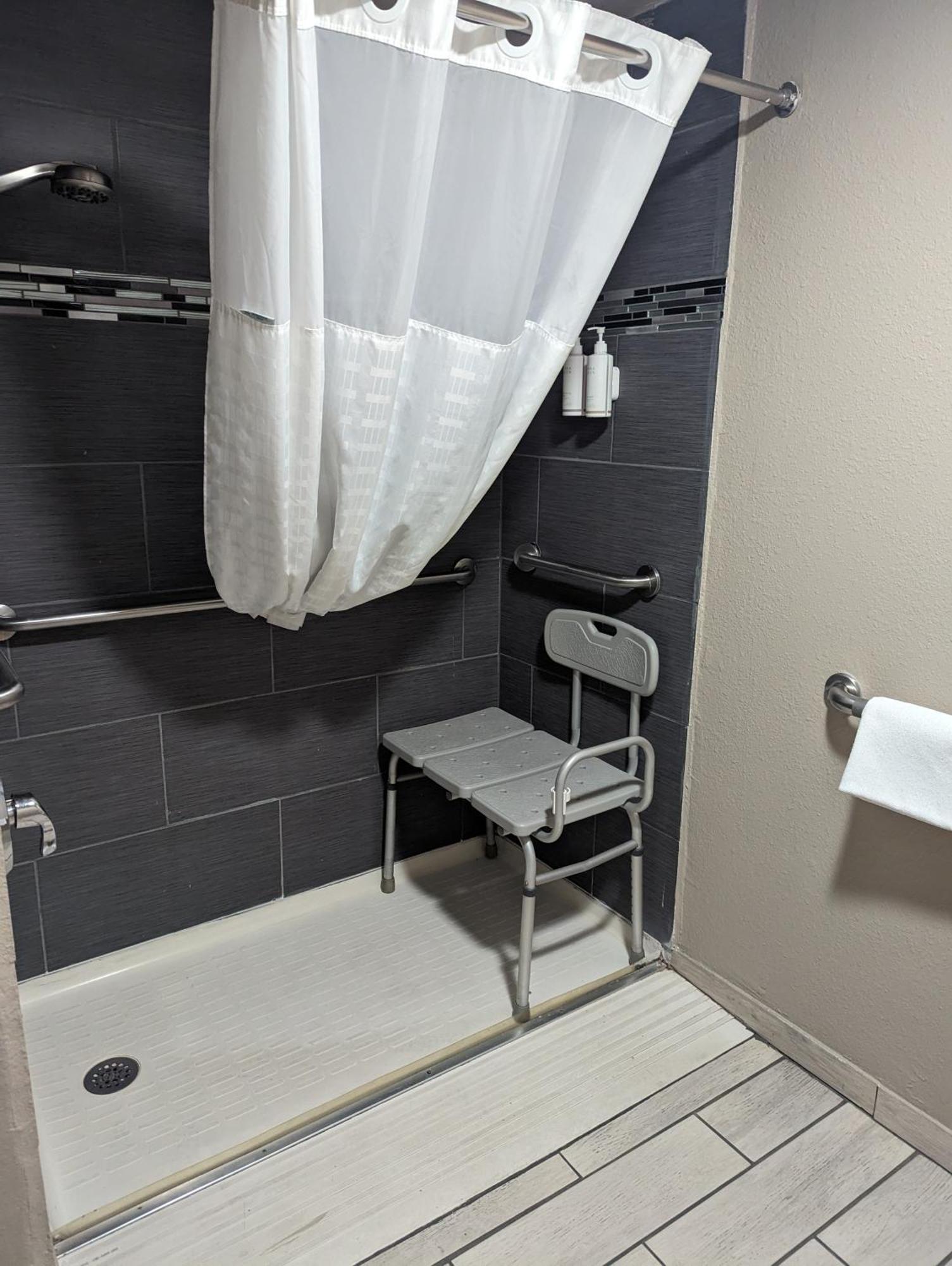 Queen Room Disability Access Non-Smoking