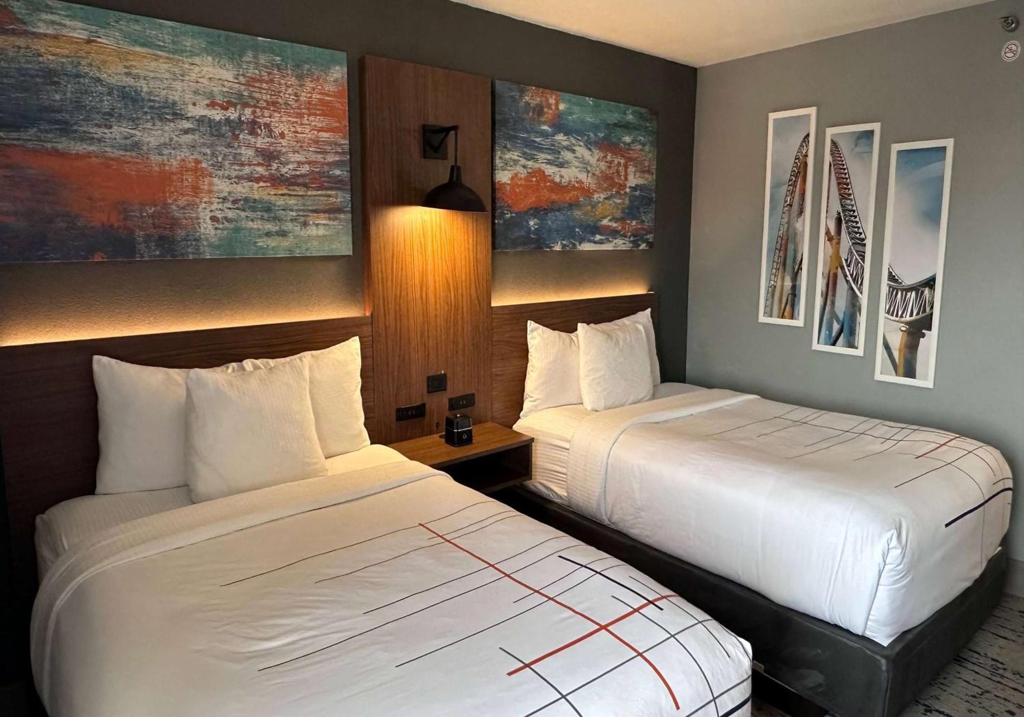 Deluxe Double Room Two Double Beds Pet Friendly or Non-Smoking,1555825771:JPEG