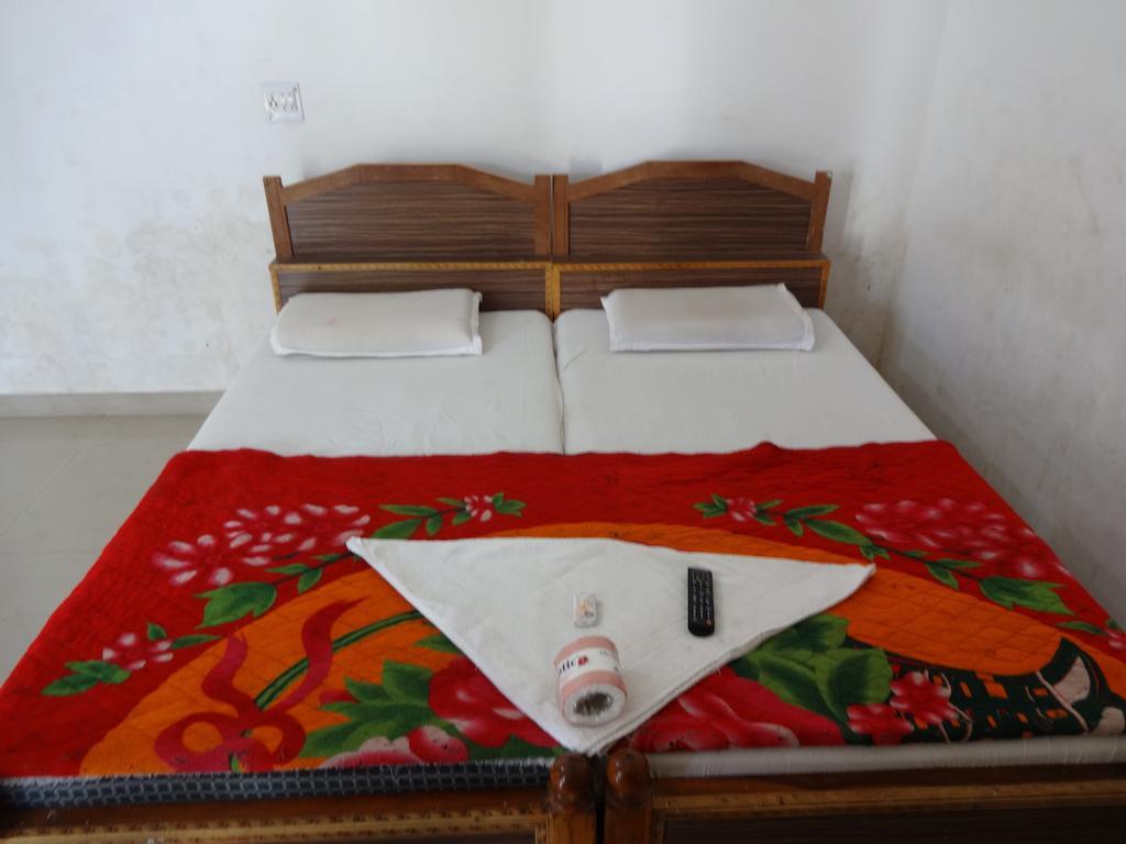 Habitación con cama grande