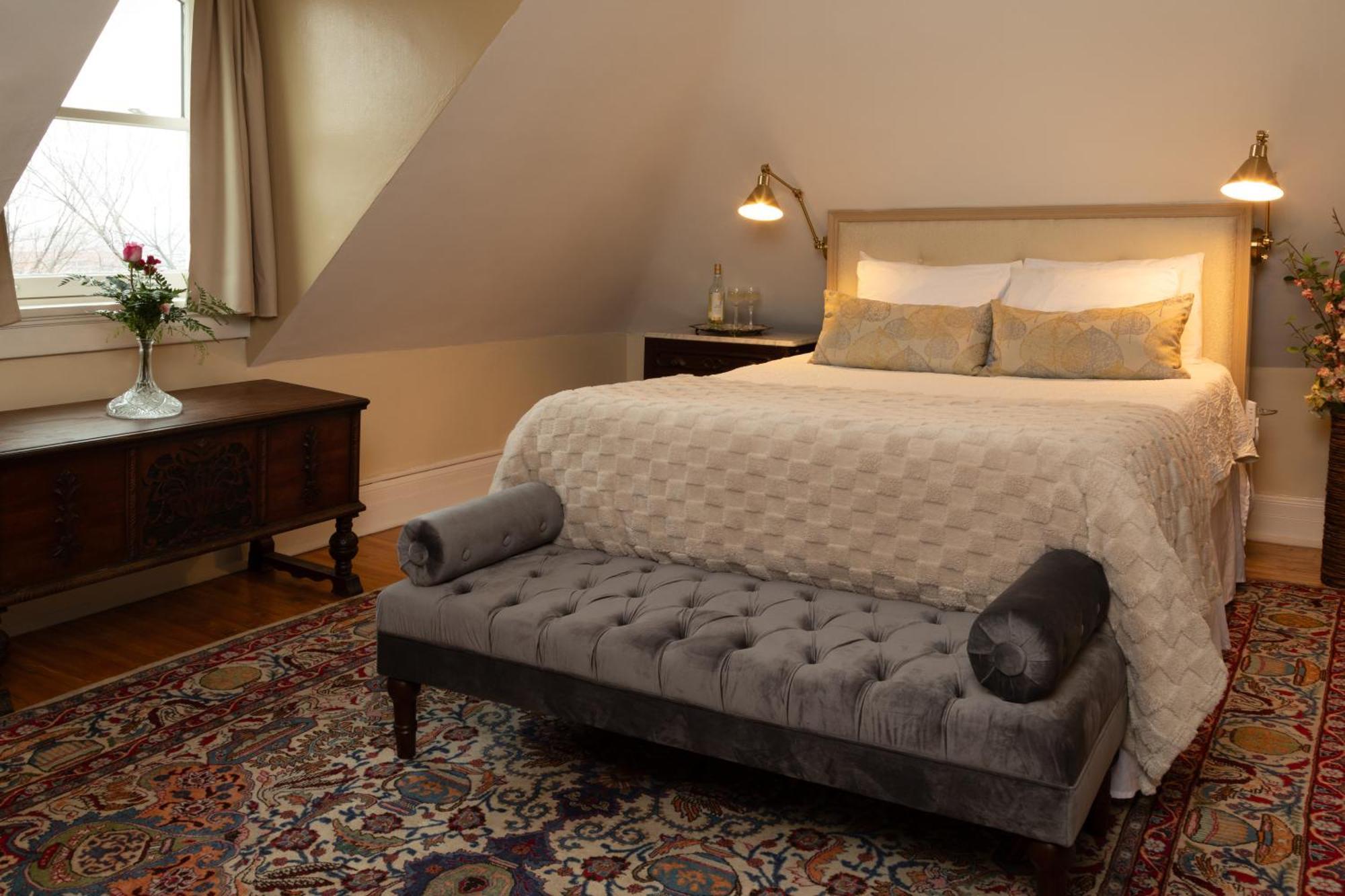 Deluxe Queen Room