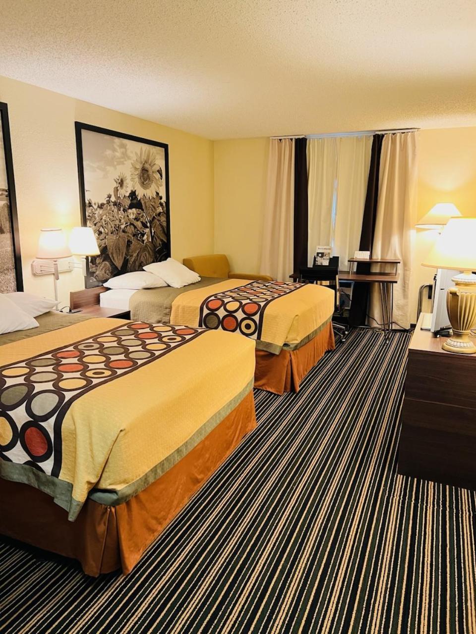 Queen Room Two Queen Beds Non-Smoking