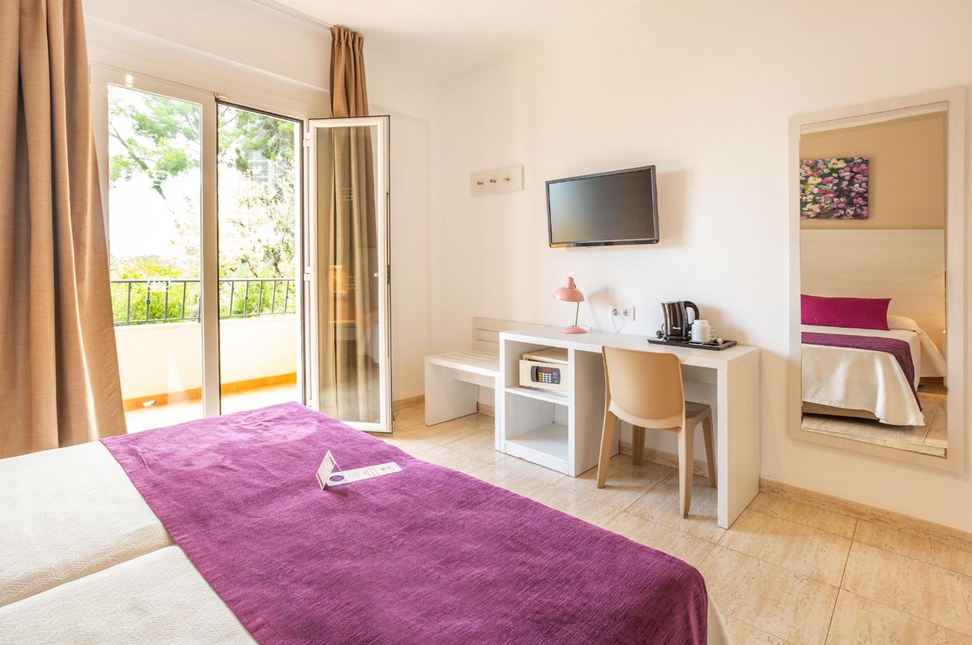 Habitación Doble con balcón y vistas al mar