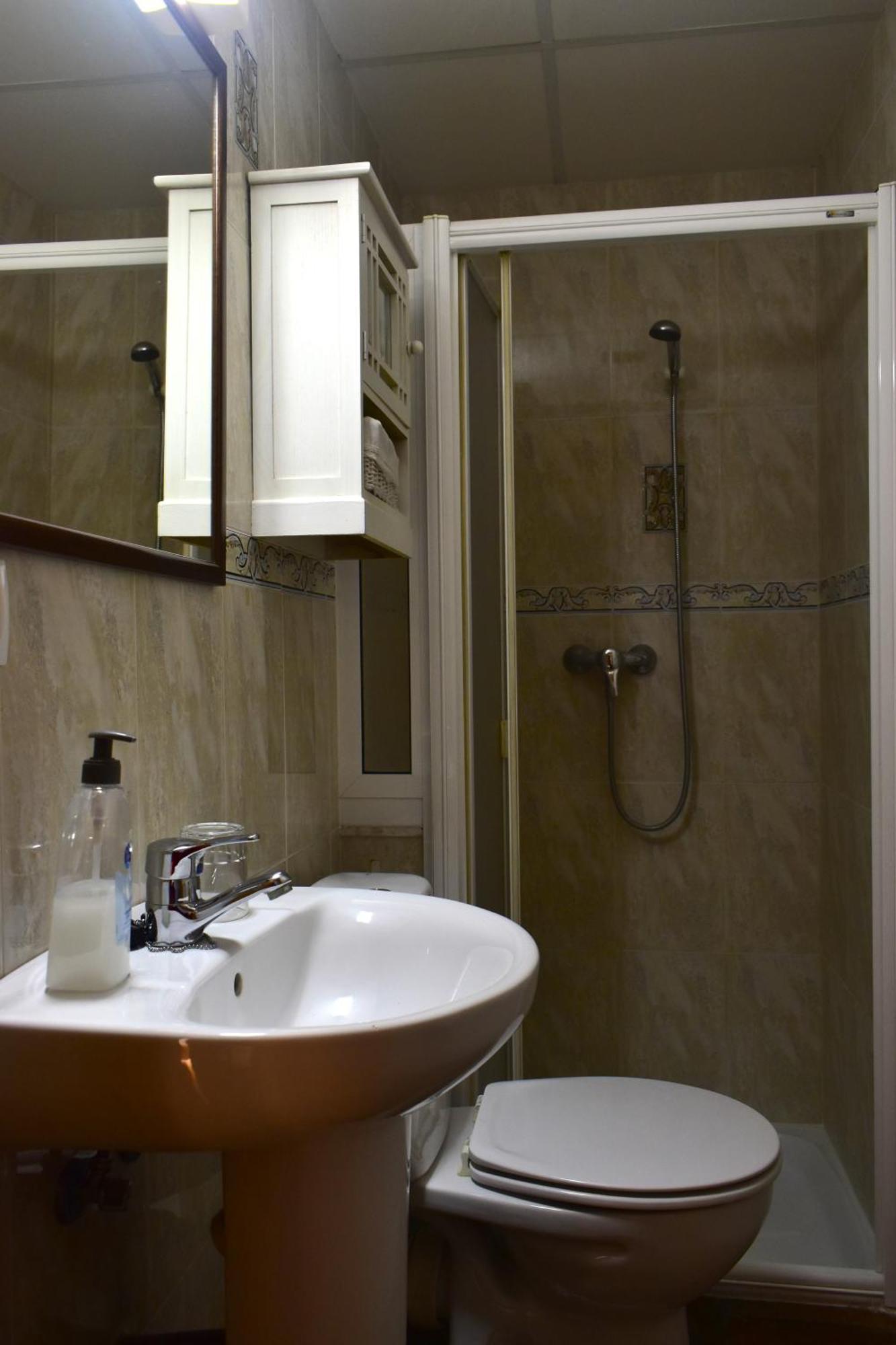 Single Room Private Bathroom,1524183331:JPEG