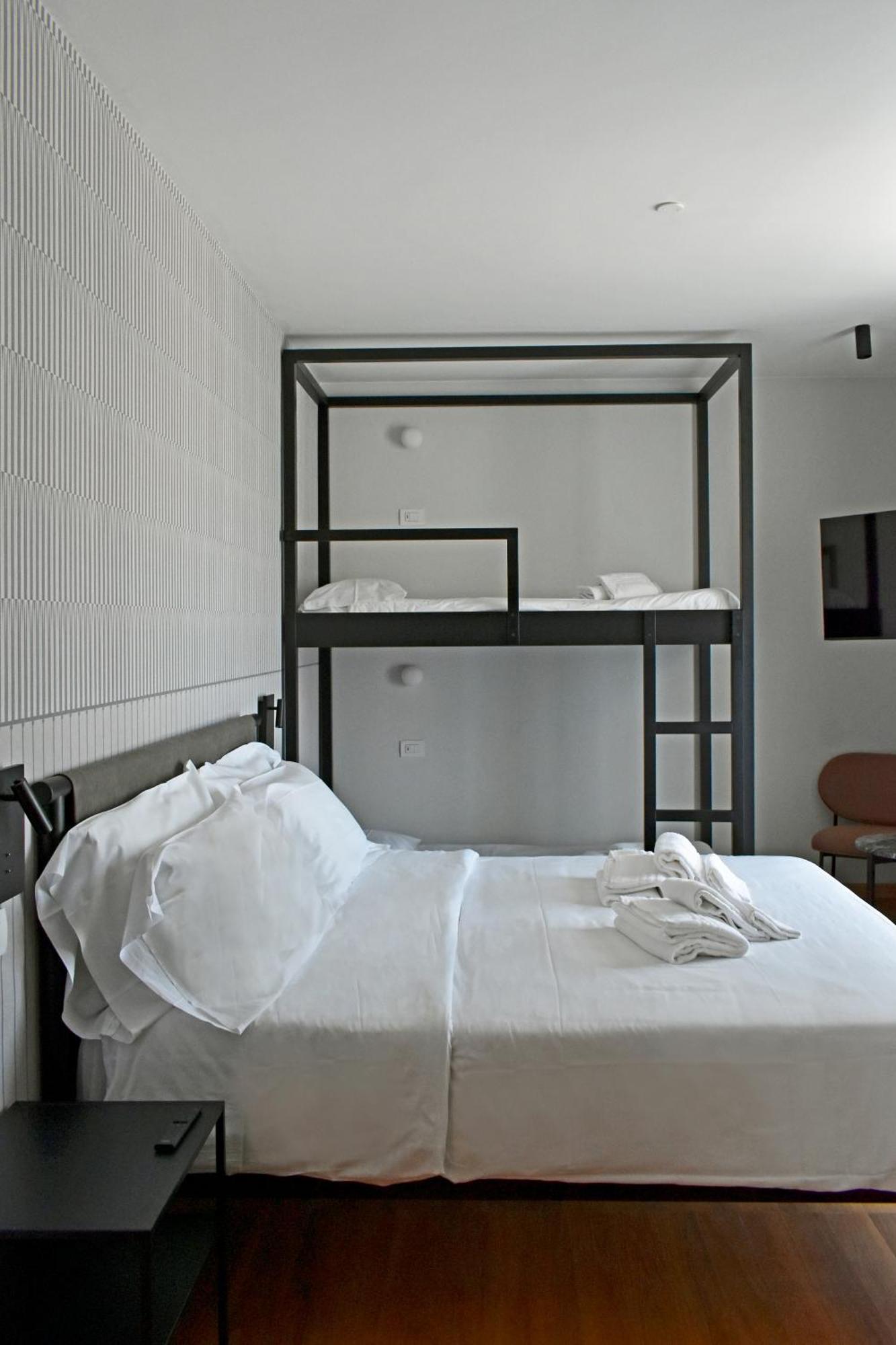 Quadruple Room,985484407:JPEG