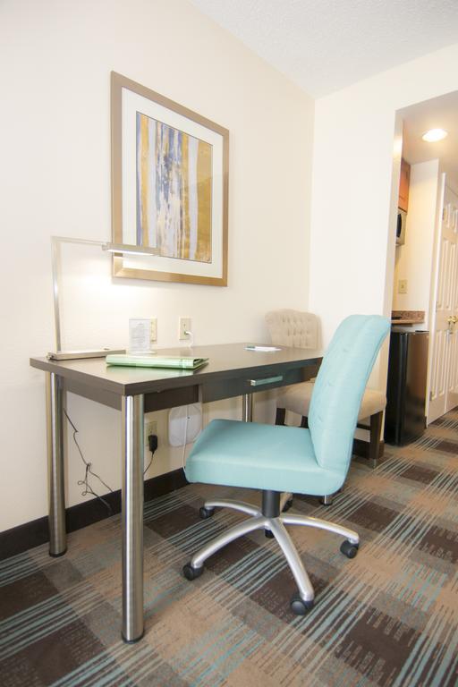 One-Bedroom King Suite - Non-Smoking