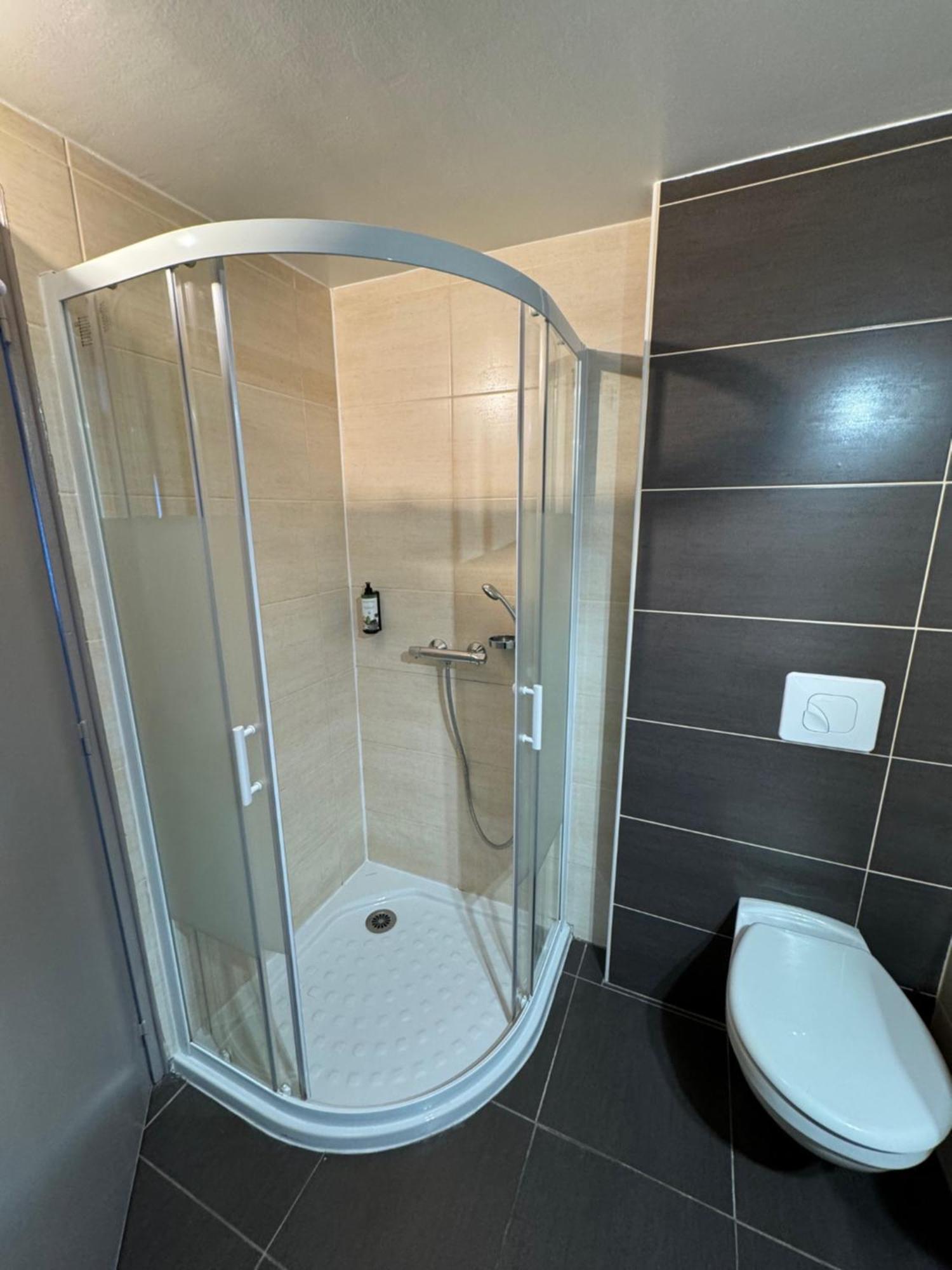 Double Room,1526430772:JPEG
