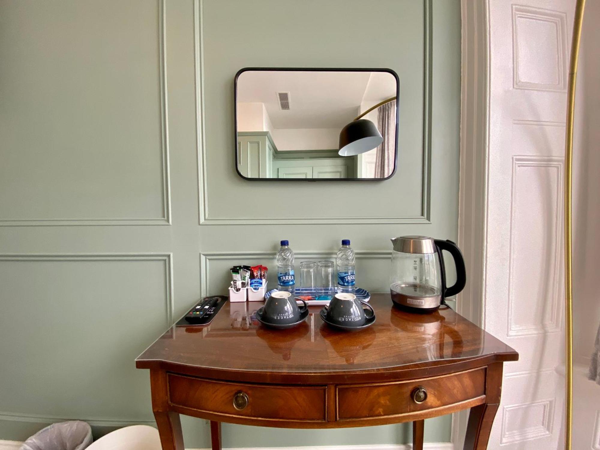Deluxe Double Room with Side Sea View