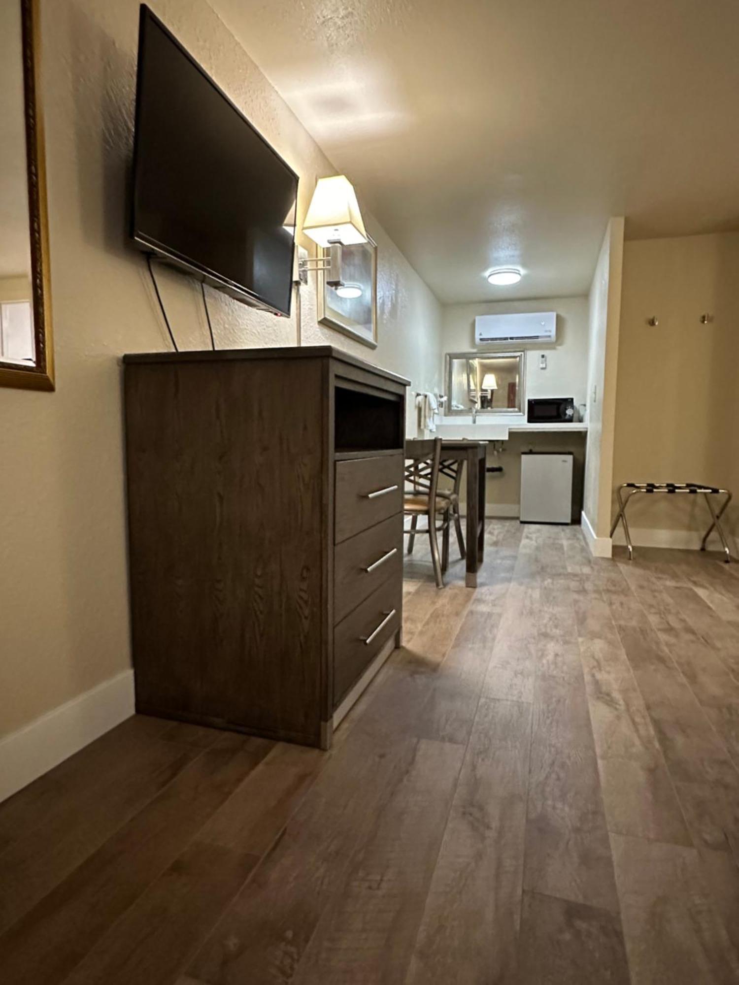 Queen Room - Disability Access
