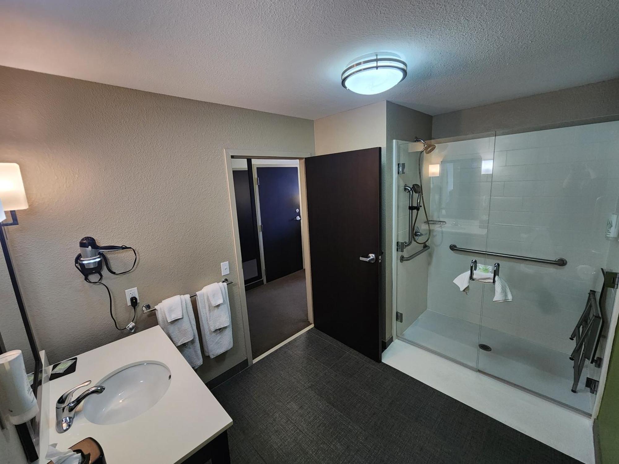 King Room - Accessible/Non-Smoking