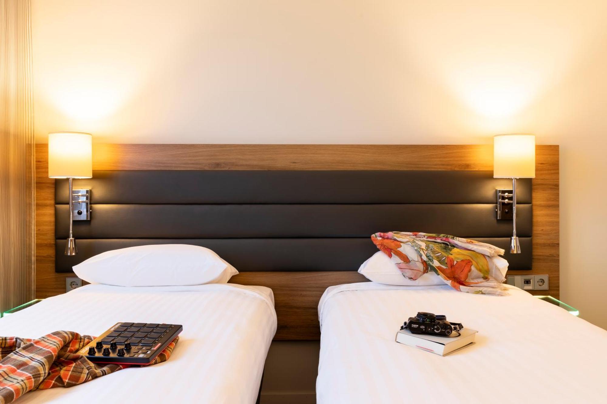 Moxy Twin Room