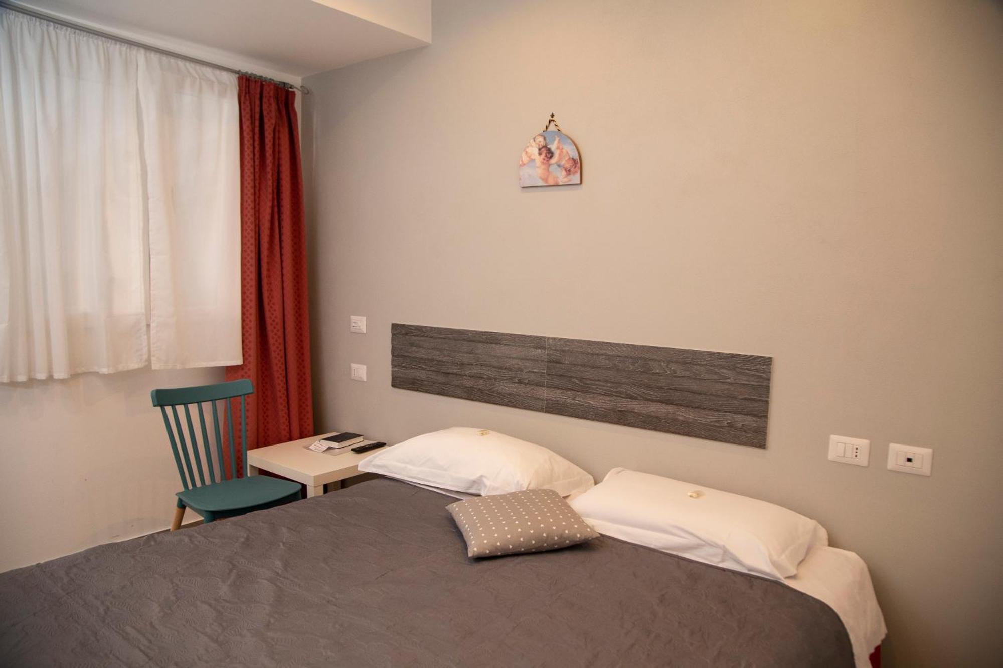 Economy Double Room,1527226687:JPEG