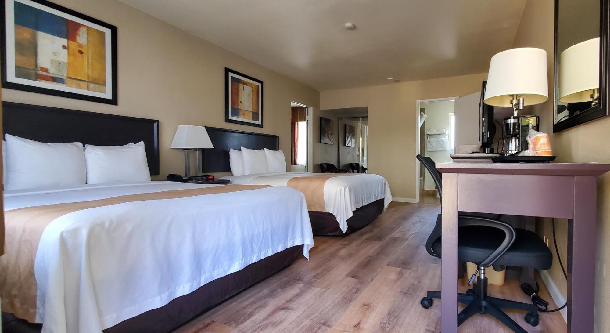 Family Suite 2 Queen Beds 1 Double Bed Non Smoking,1530544408:JPEG