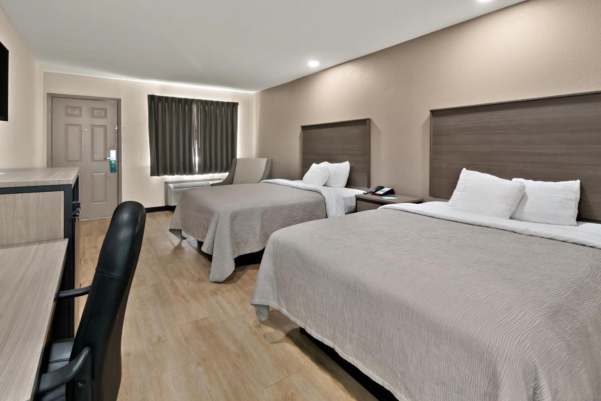Quadruple Room with Two Queen Beds - Disability Access/Non Smoking/Ground floor