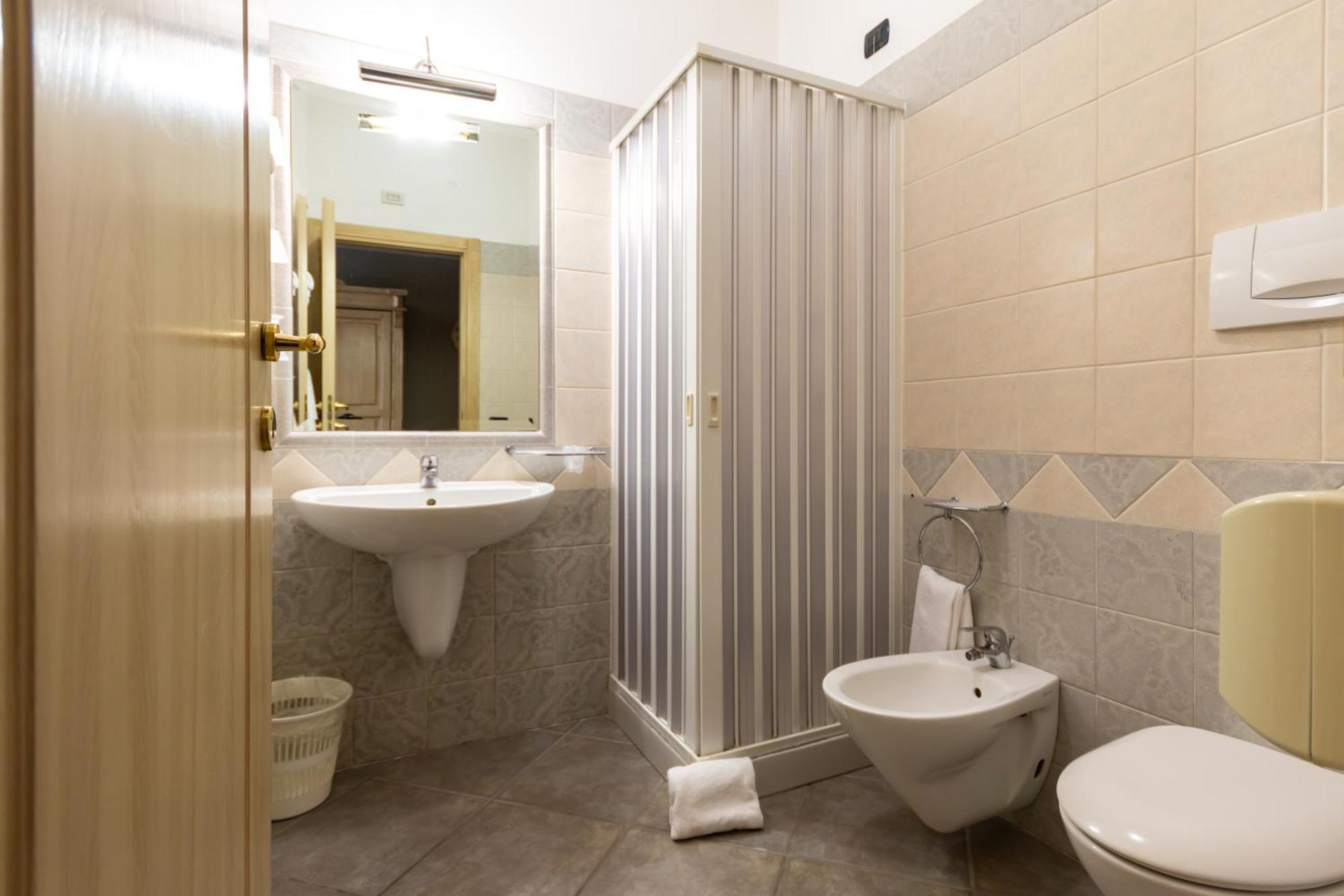 Family Room,1533300970:JPEG