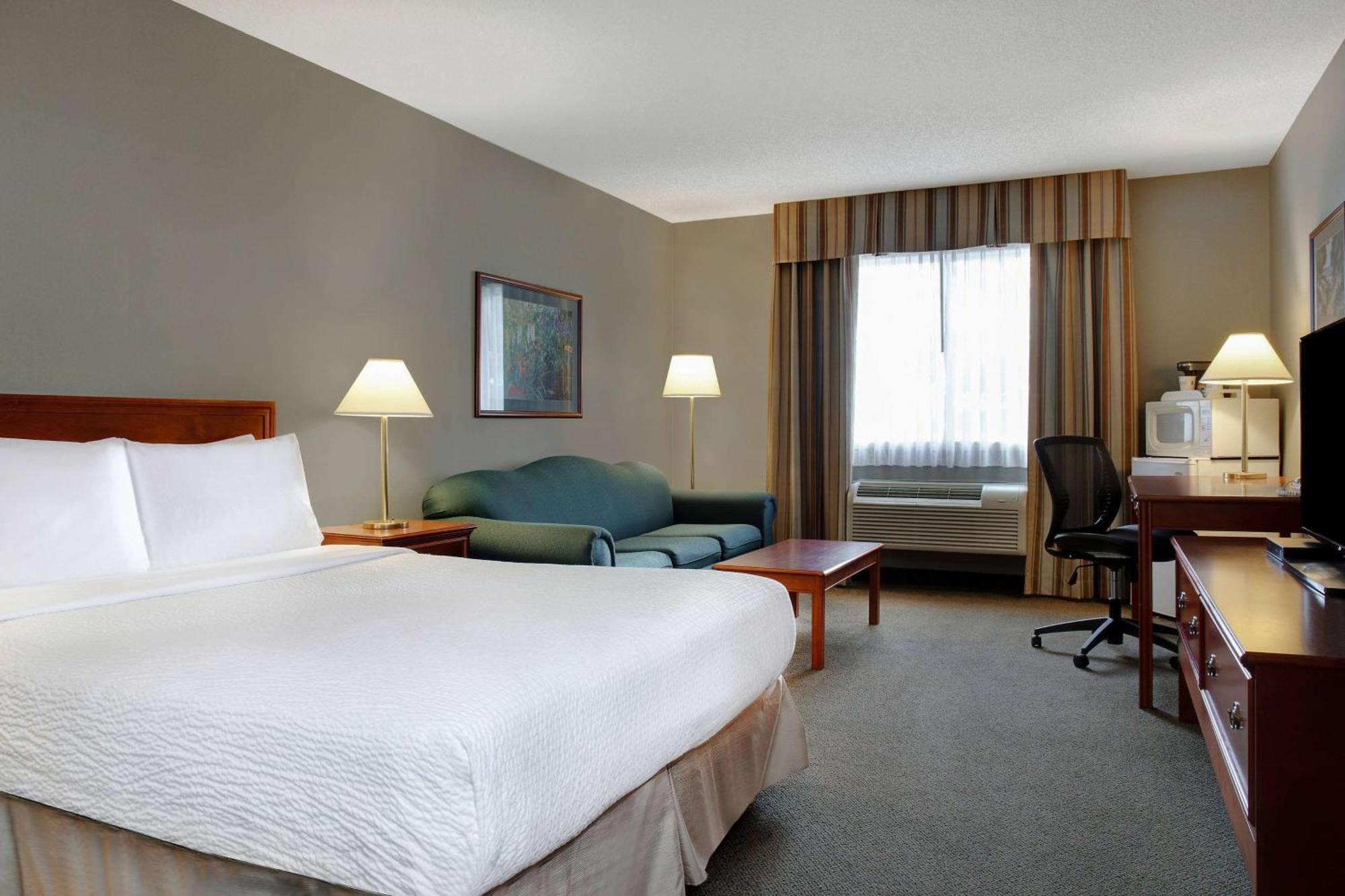 Deluxe King Room - Non-Smoking
