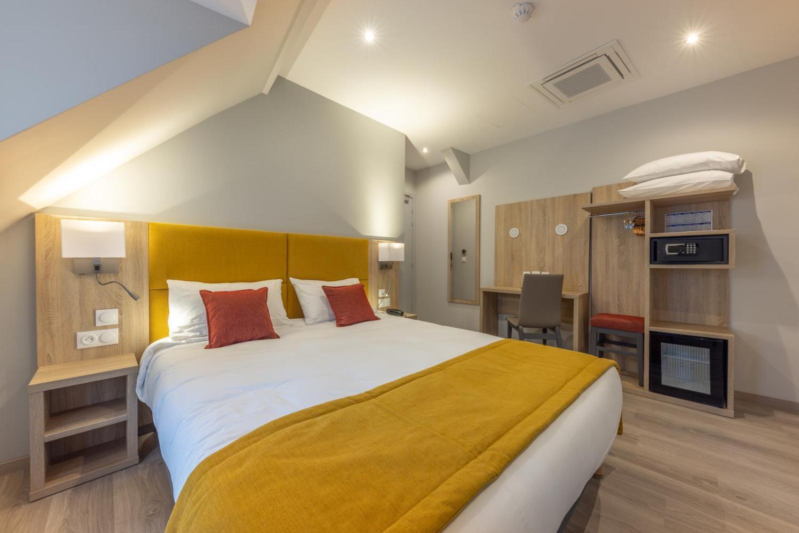 Double Room,1536666775:JPEG