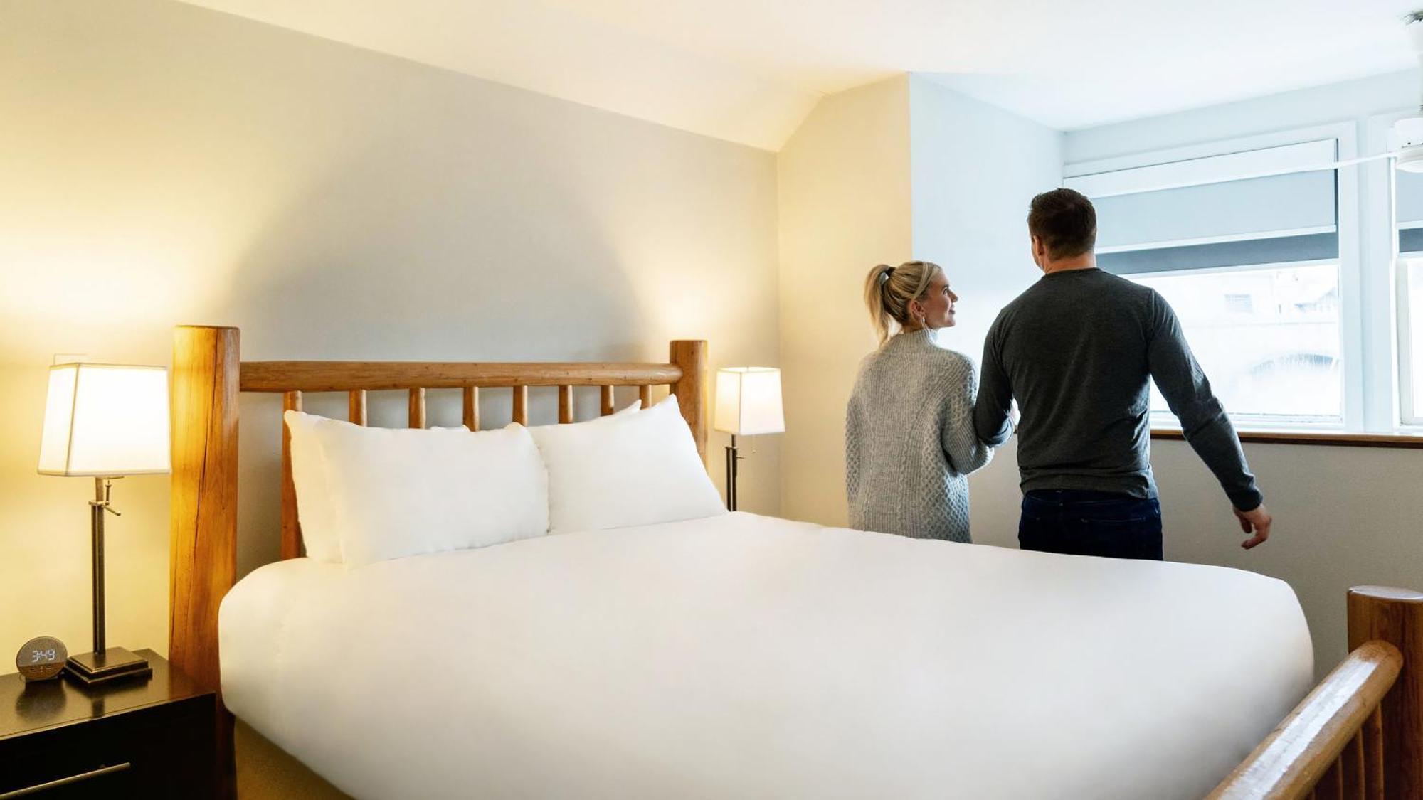 Queen Suite with Spa Bath