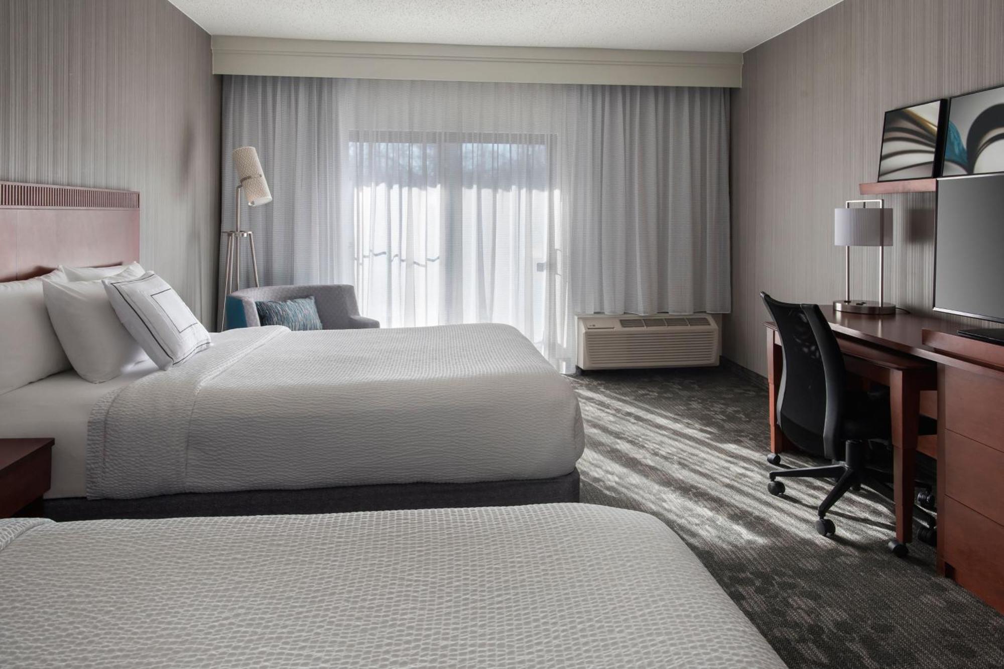 Queen Room with Two Queen Beds and Courtyard View - Hearing Accessible