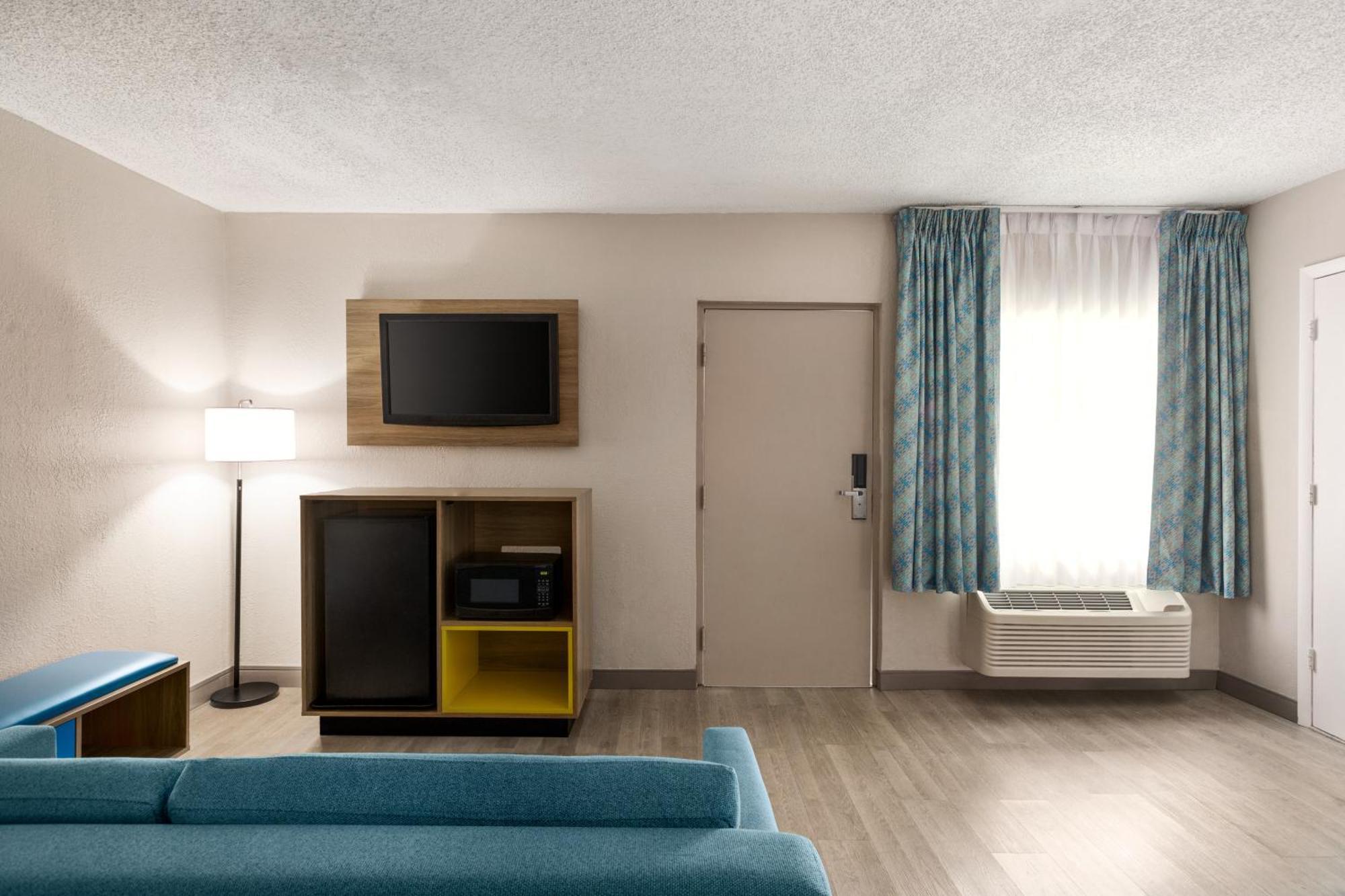 Queen Room Two Queen Beds Mobility or Hearing Accessible Non-Smoking