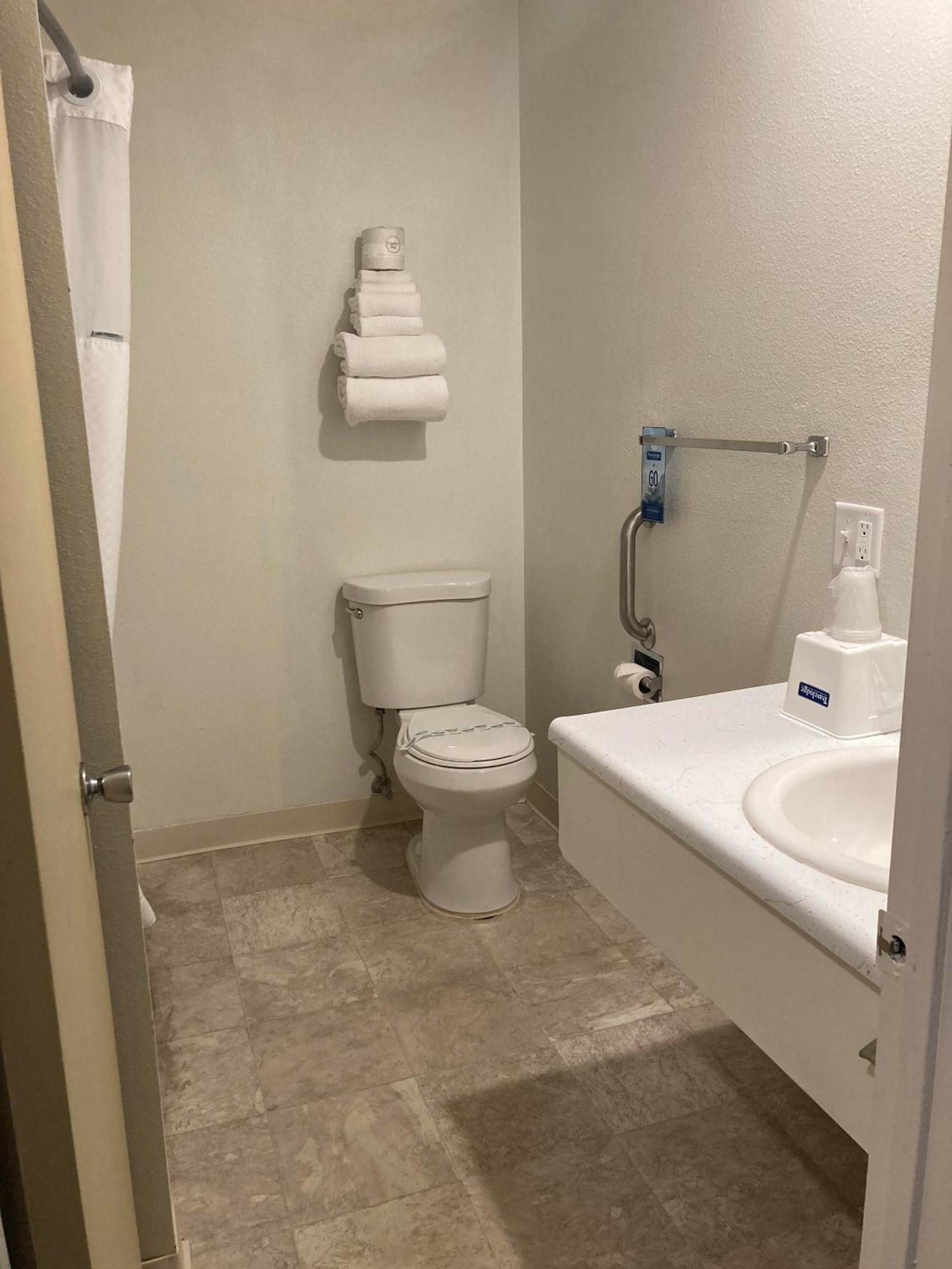 Queen Room - Non-Smoking