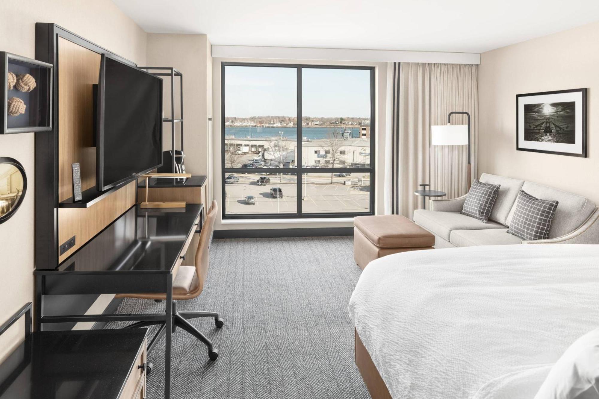 King Room with Water View and Sofa Bed - Hearing Accessible
