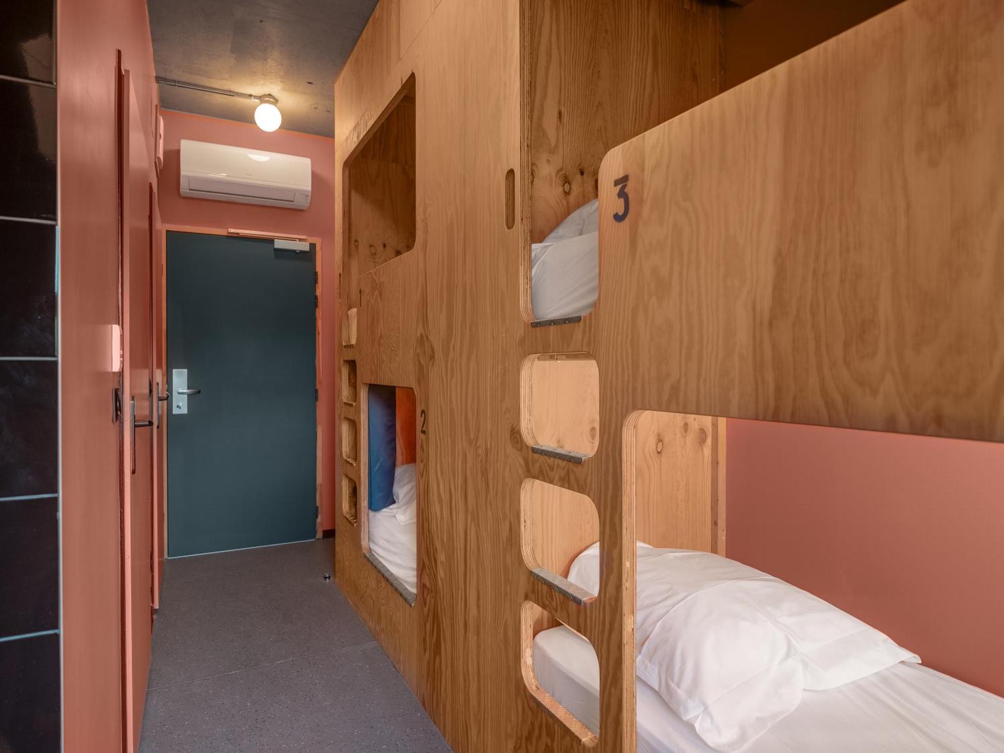 Cama en habitación compartida Eklo solo para hombres