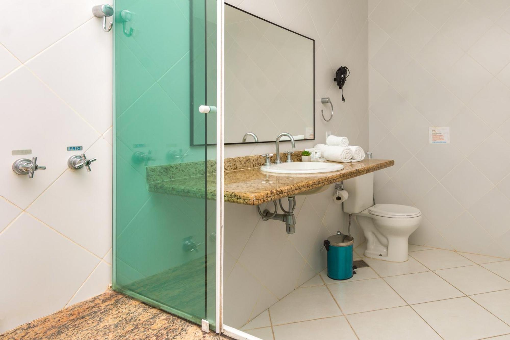 Quarto Duplo com Banheira de Hidromassagem