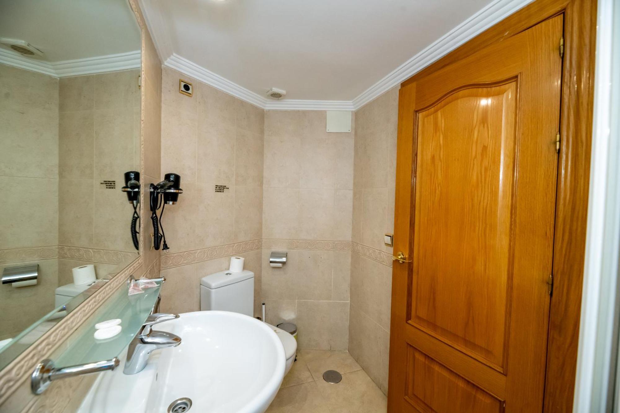Single Room,1540159918:JPEG