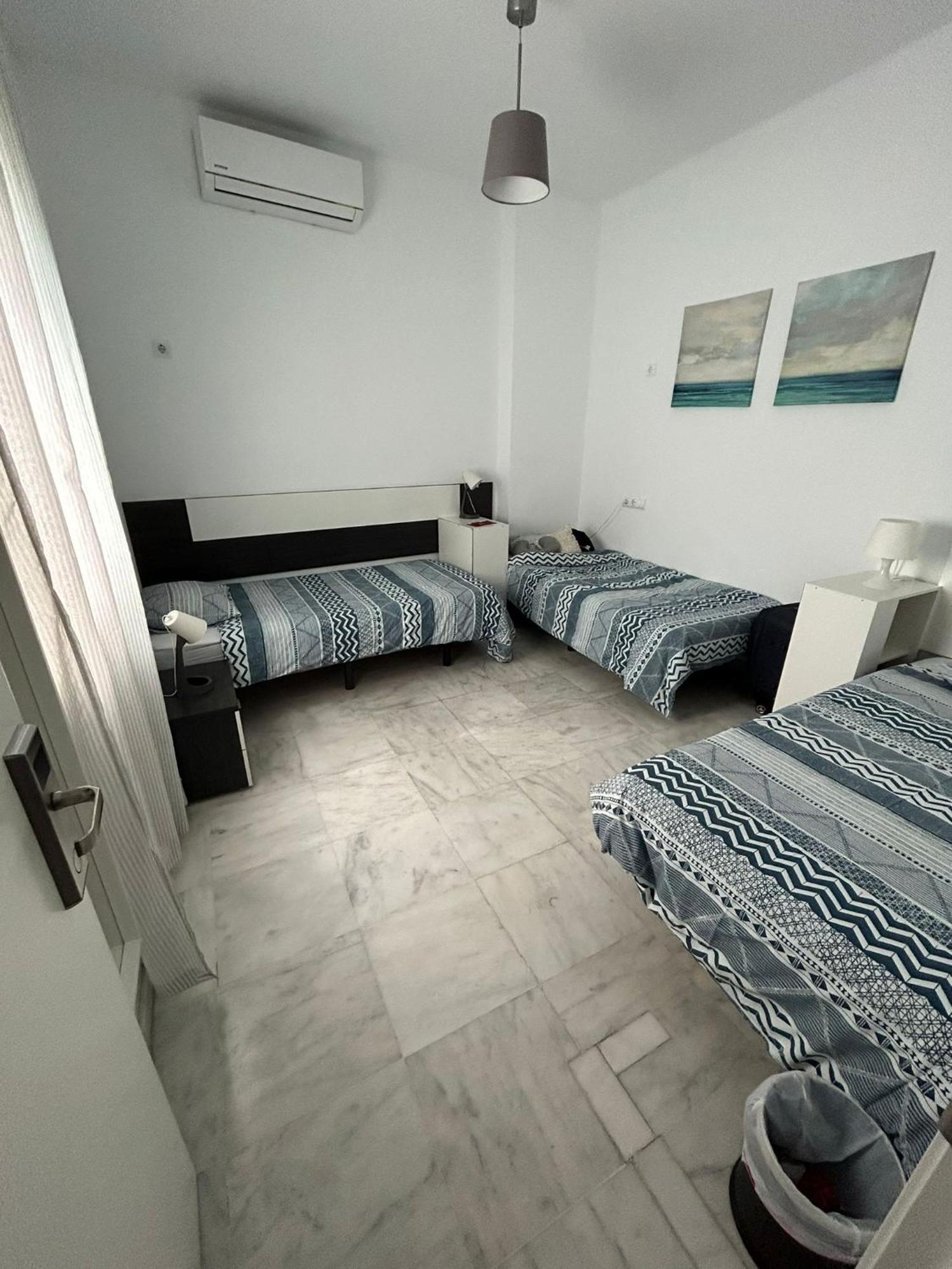Single Bed Shared Dormitory Room Mixed of 3 beds,1540627855:JPEG