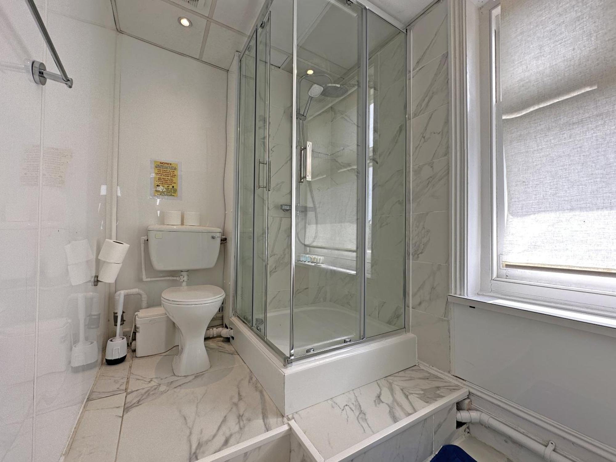 Quadruple Room with Private Bathroom