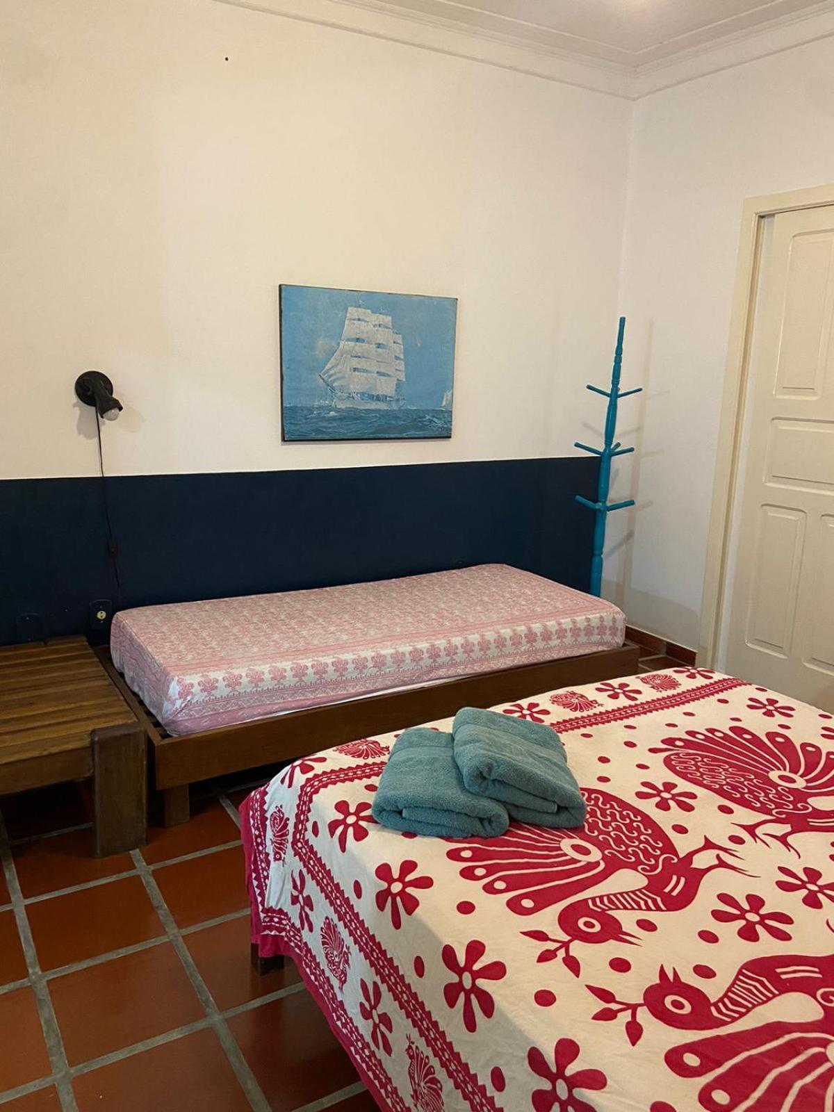 Quarto Triplo com Banheiro Privativo