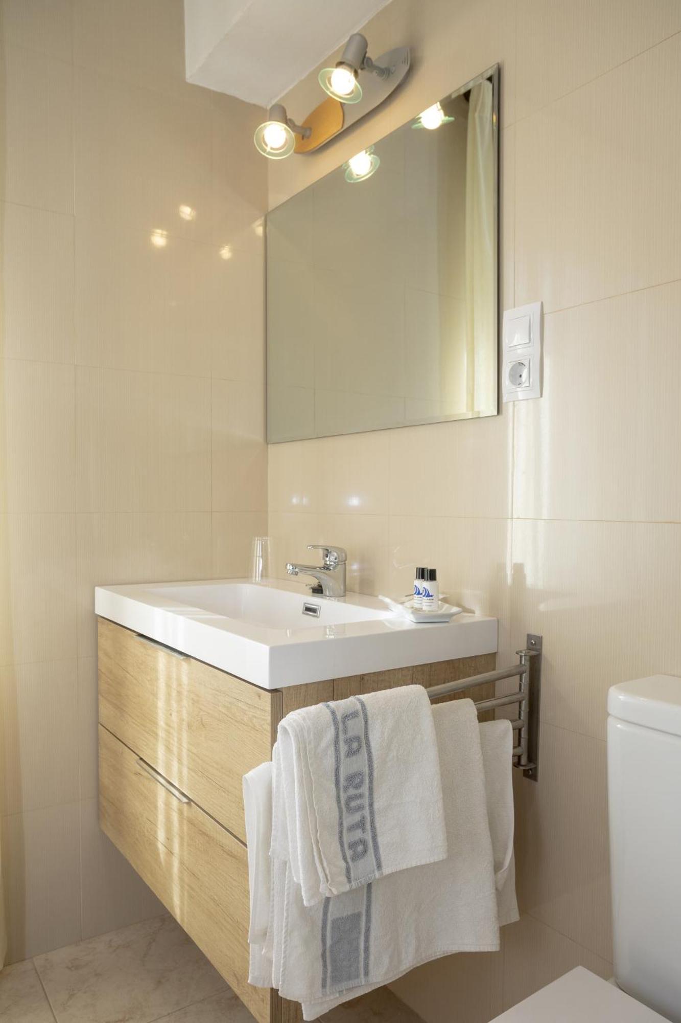 Double Room,1541110534:JPEG