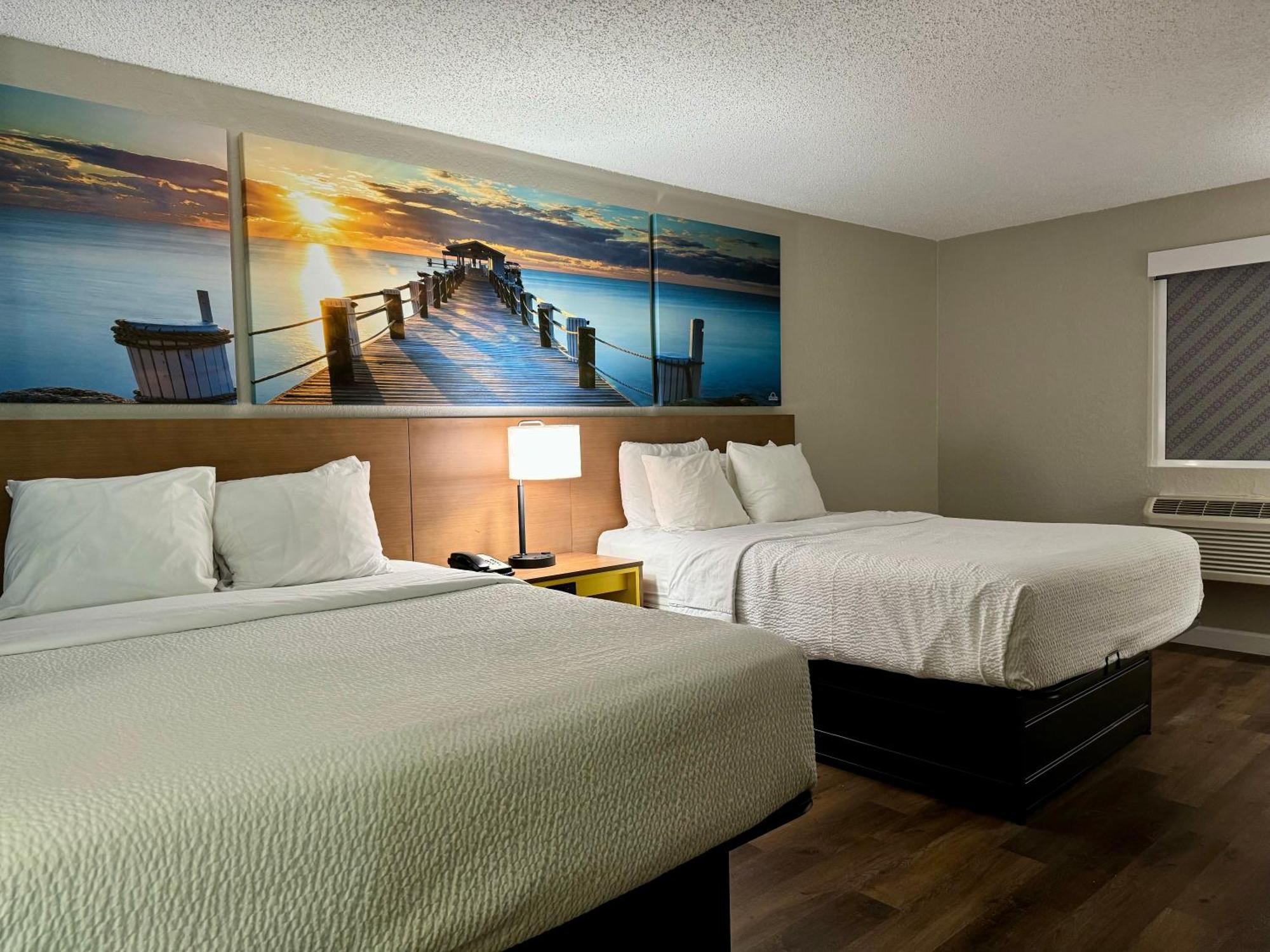 Queen Room with Two Queen Beds and Bath Tub - Mobility/Hearing Access - Non-Smoking