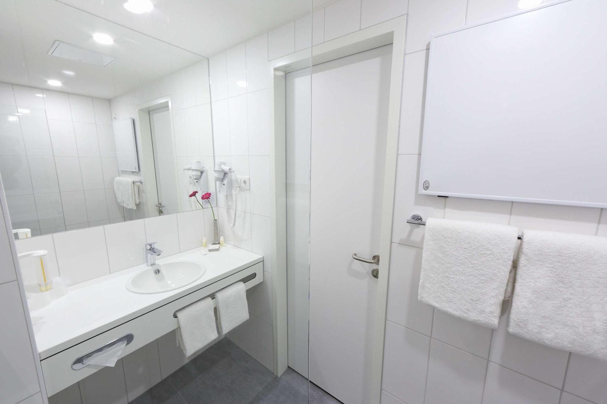Quiet Standard Kamer met twee aparte bedden en uitzicht op de stad