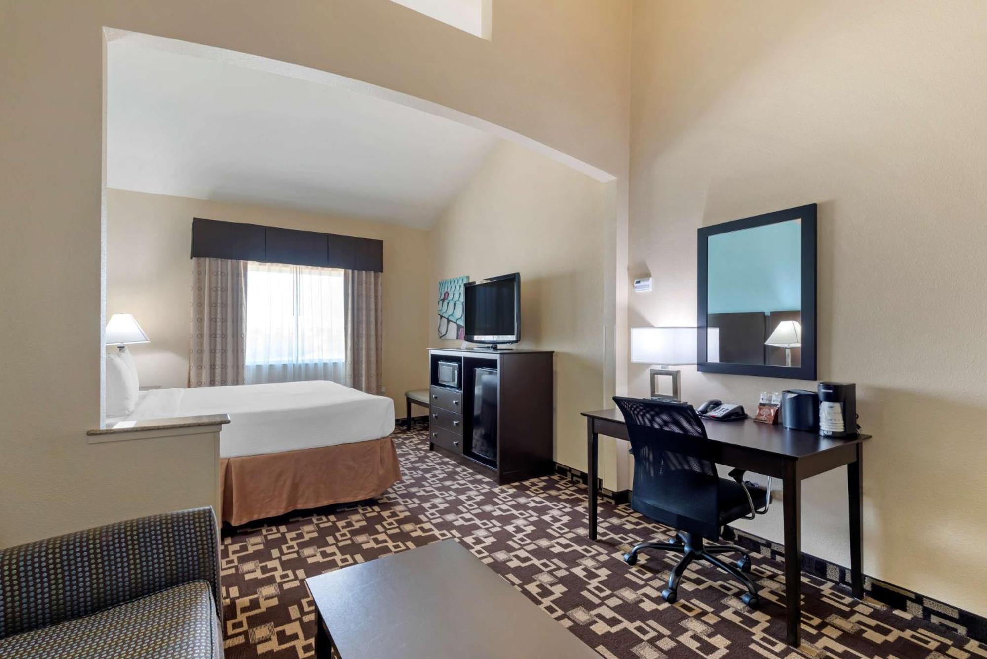 King Room with Sofa Bed and Spa Bath - Non-Smoking