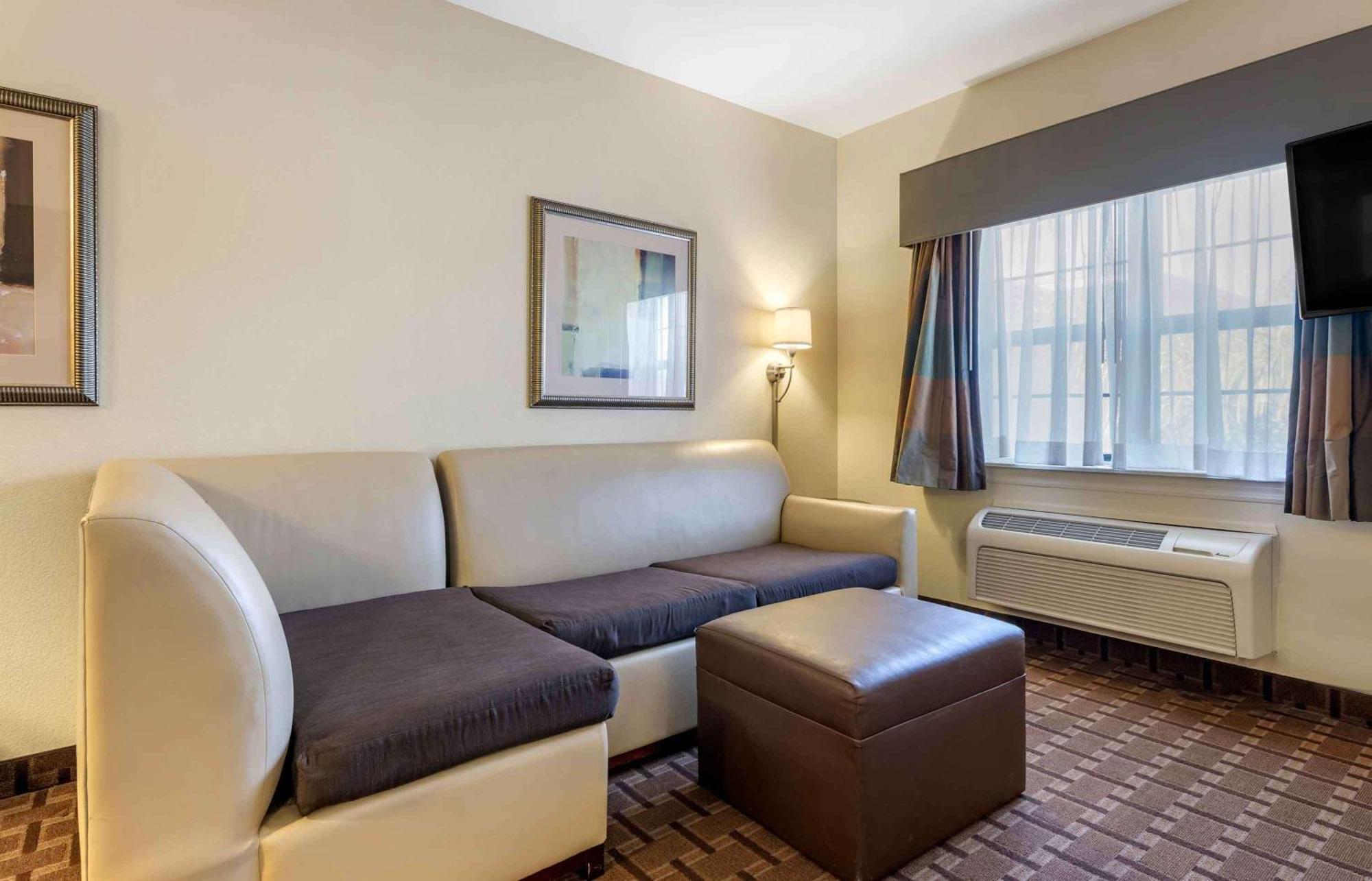 Deluxe Studio 2 Double Beds Non-Smoking