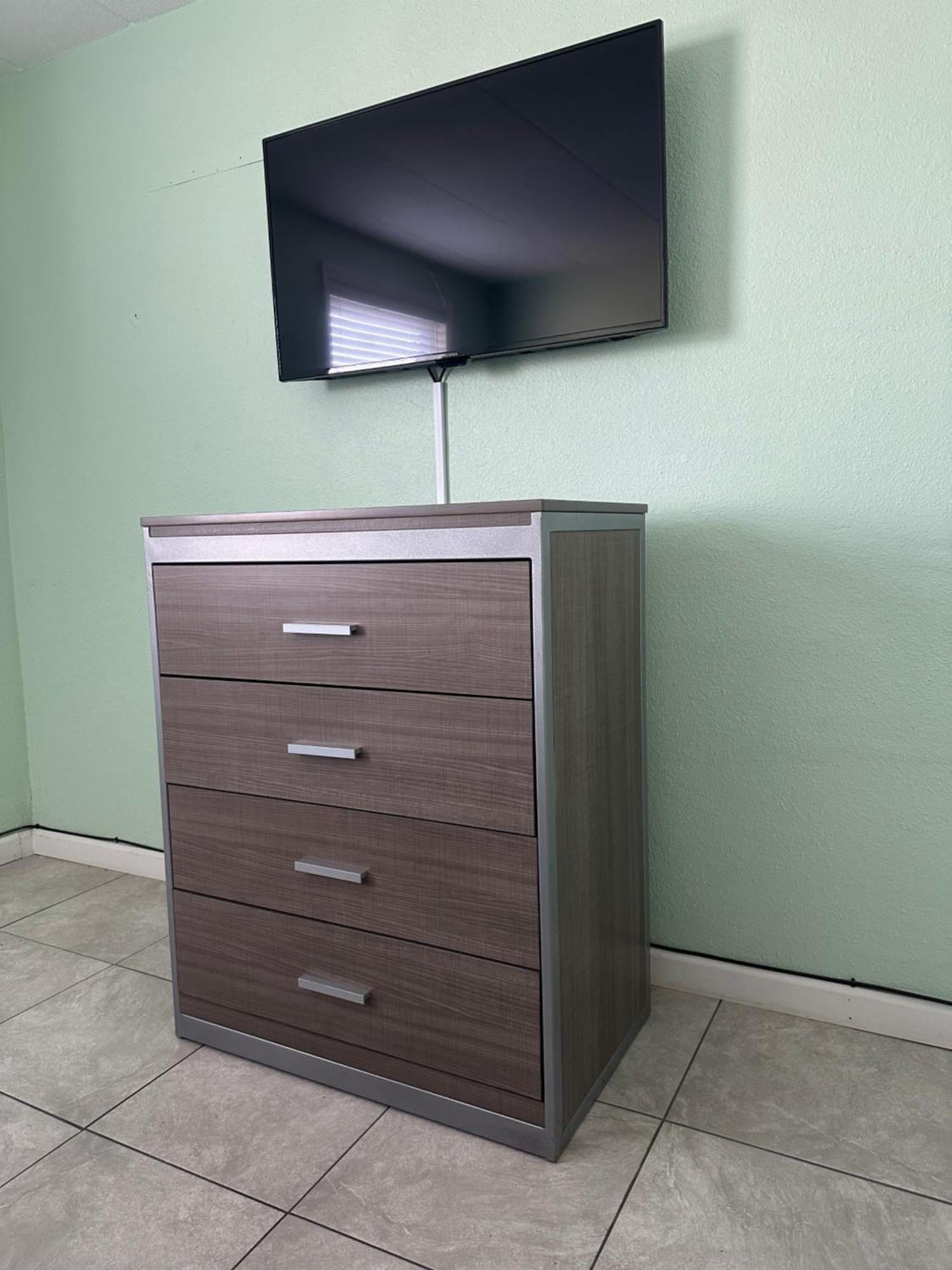 Breezeway Suite