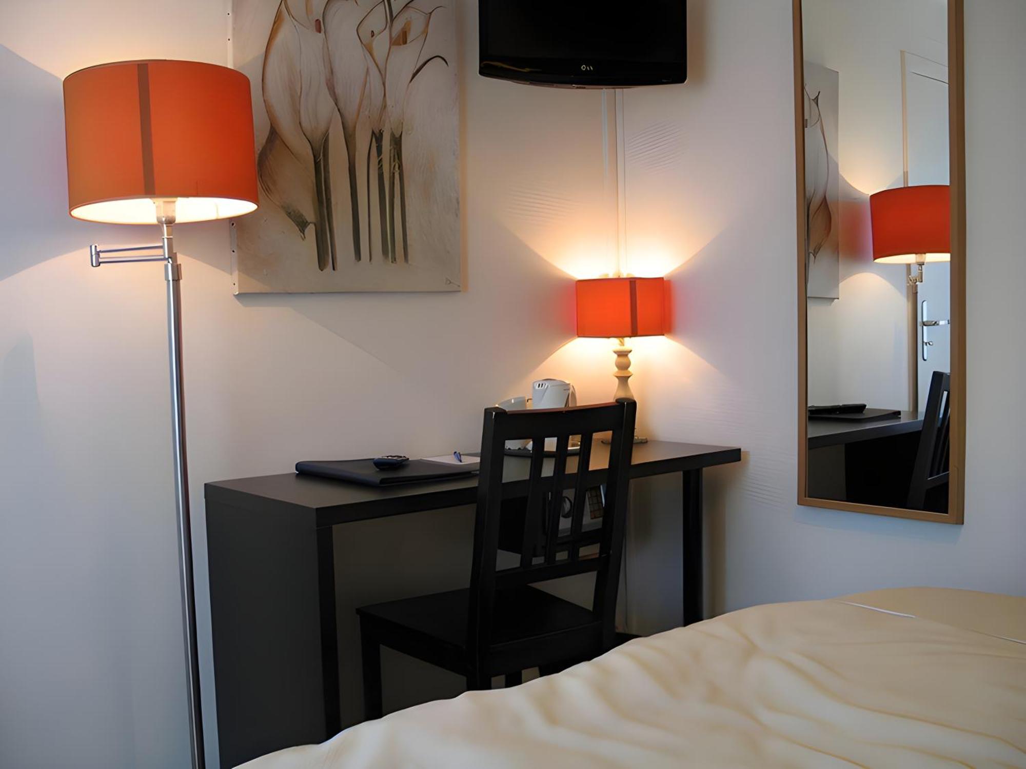 Twin Room,1544053354:JPEG