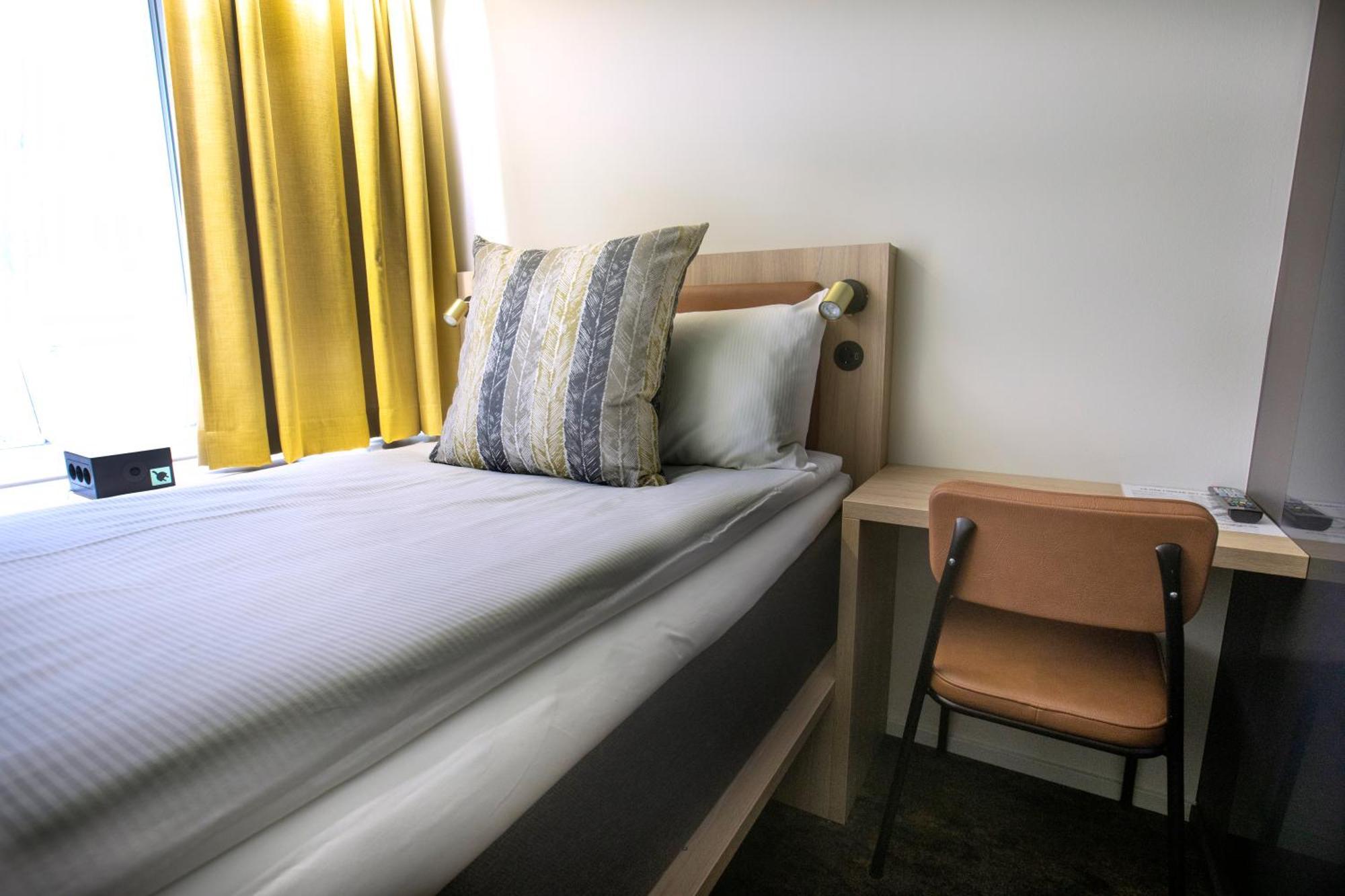 Compact Double Room 140cm bed