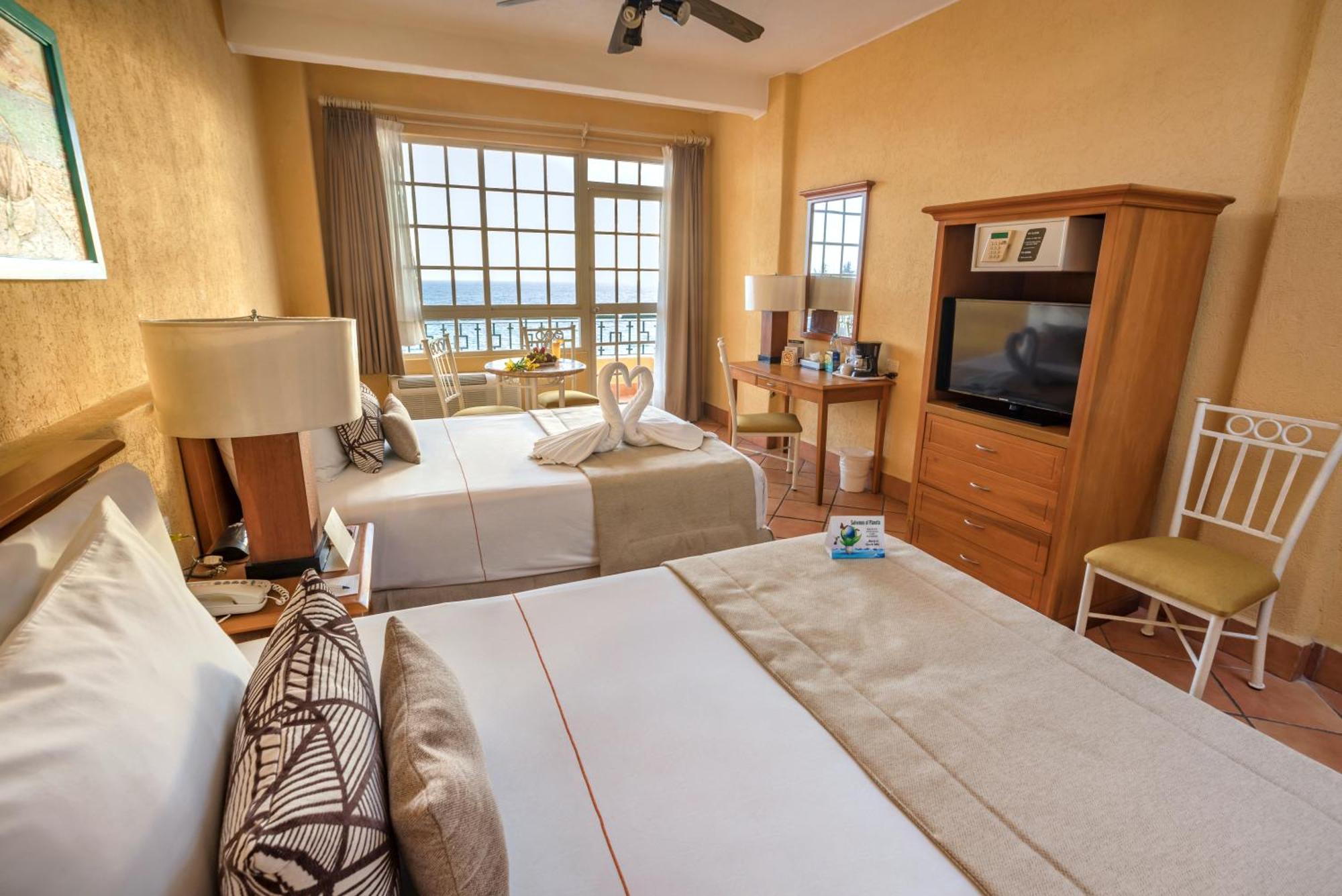 Suite Two Double Beds Non-Smoking